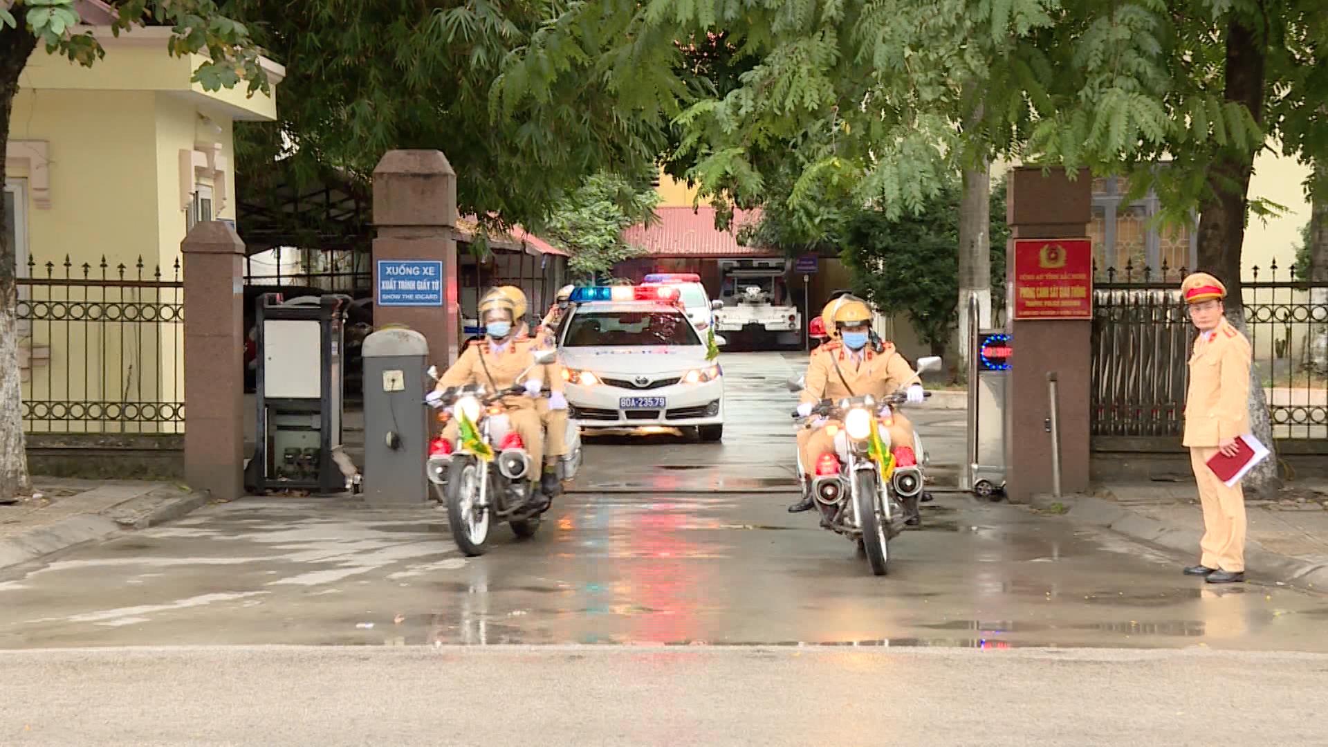 Ra quân thực hiện cao điểm bảo đảm trật tự ATGT