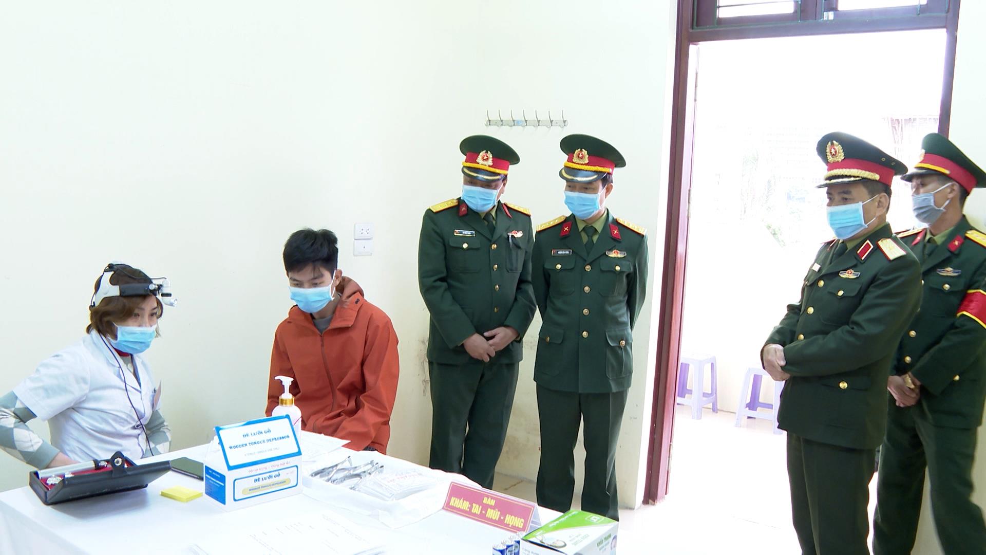 Quân khu 1 kiểm tra công tác khám tuyển công dân sẵn sàng nhập ngũ năm 2021