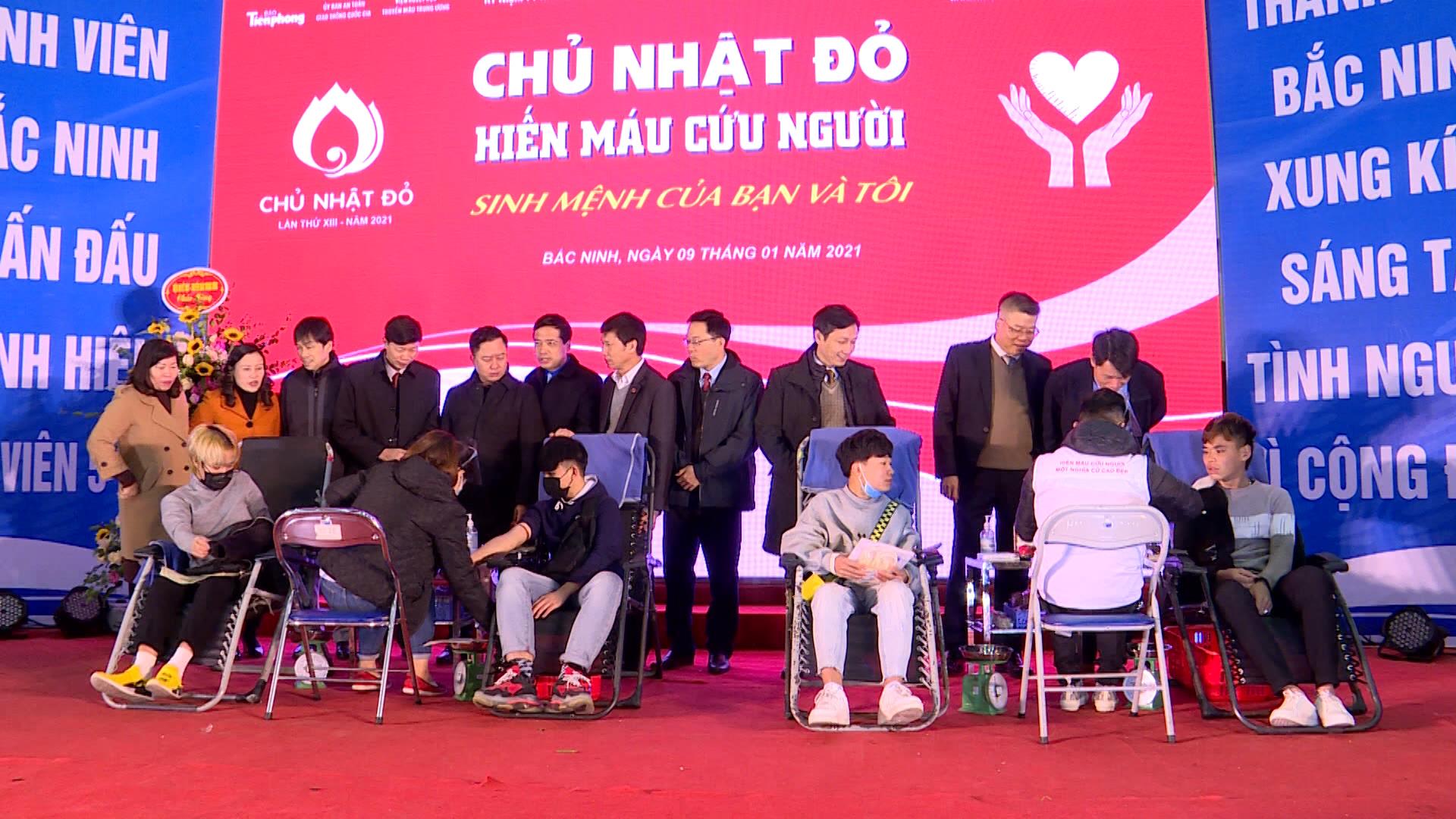Sôi động Ngày hội Chủ nhật đỏ