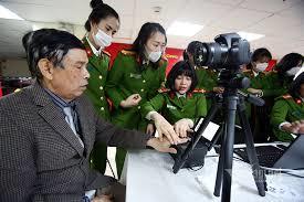 Thâu đêm làm thẻ căn cước cho công dân