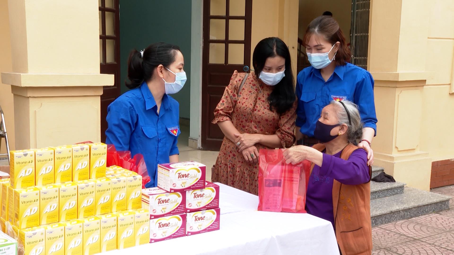 Đoàn Khối  các cơ quan và doanh nghiệp tỉnh ra quân đợt cao điểm tháng thanh niên 2021