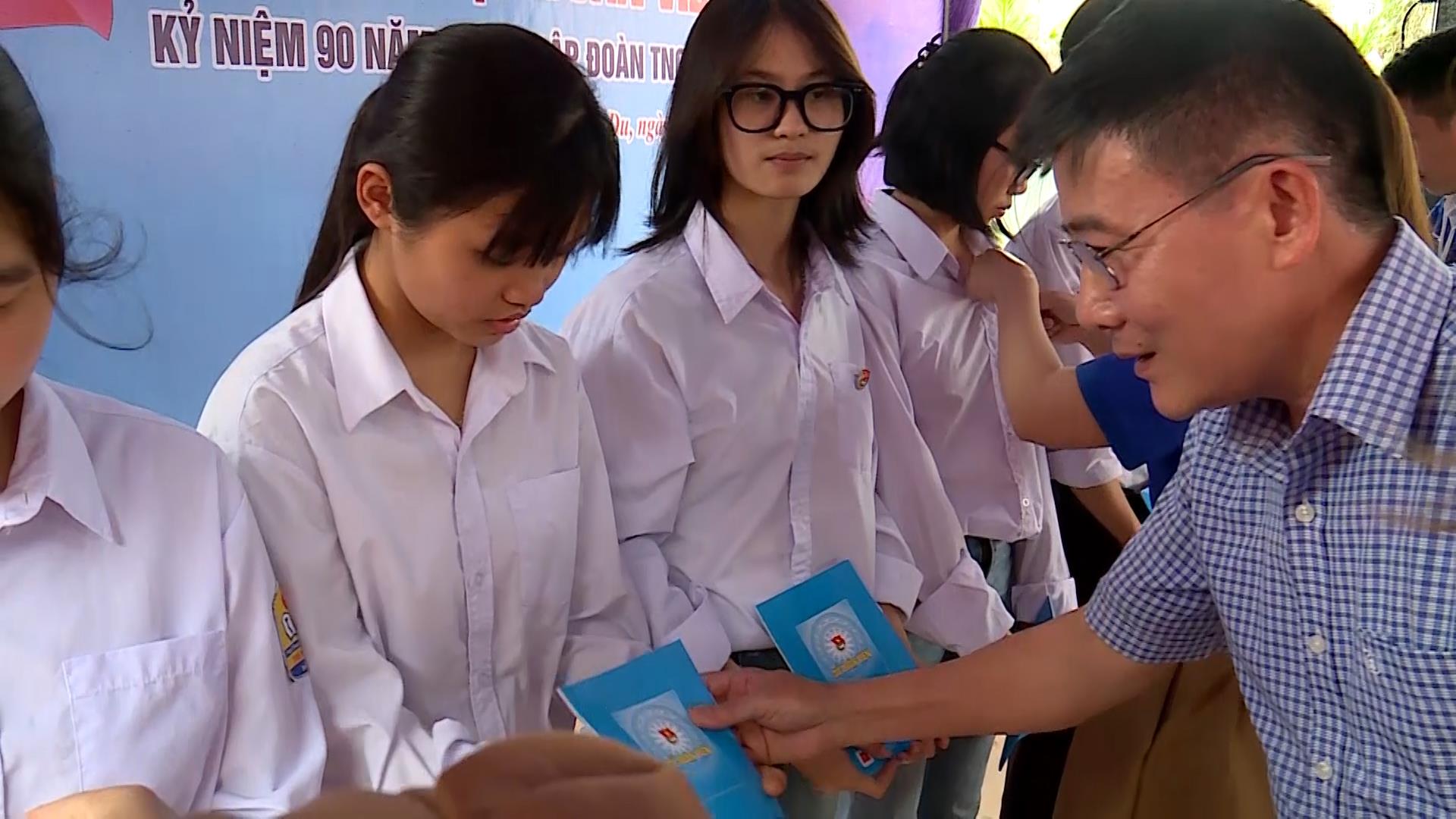 Tiên Du: Kết nạp 90 đoàn viên mới tại địa chỉ đỏ giáo dục cách mạng