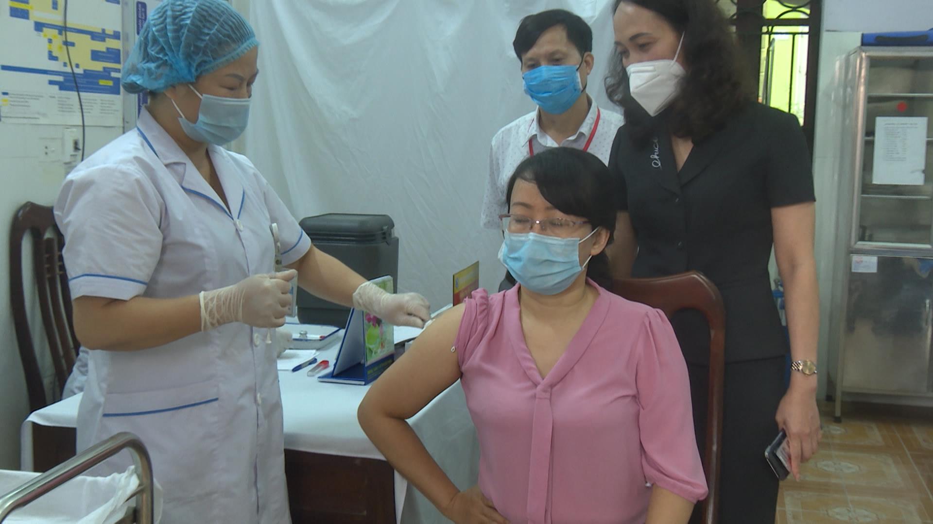 TP Bắc Ninh triển khai tiêm vắc xin phòng COVID-19