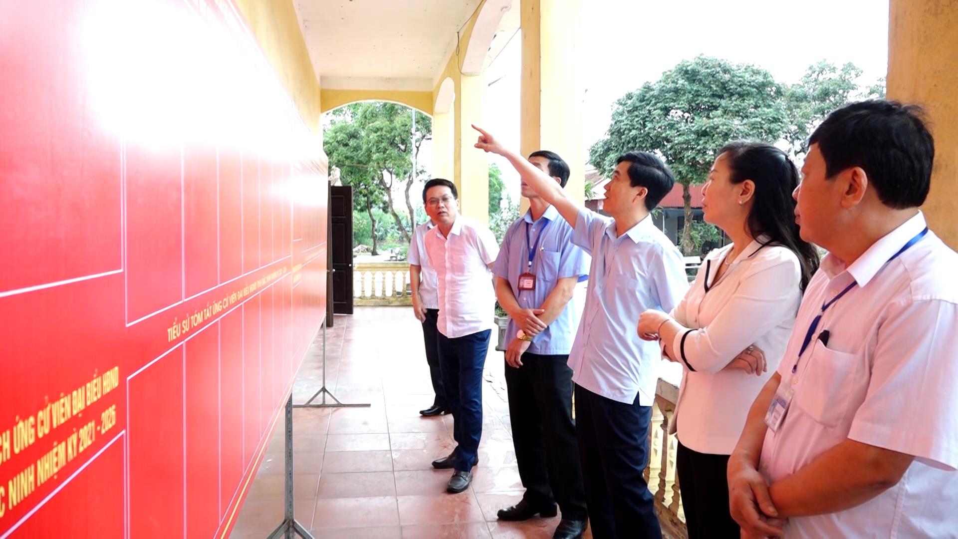 Trưởng ban Tuyên giáo Tỉnh ủy kiểm tra công tác chuẩn bị bầu cử tại huyện Gia Bình