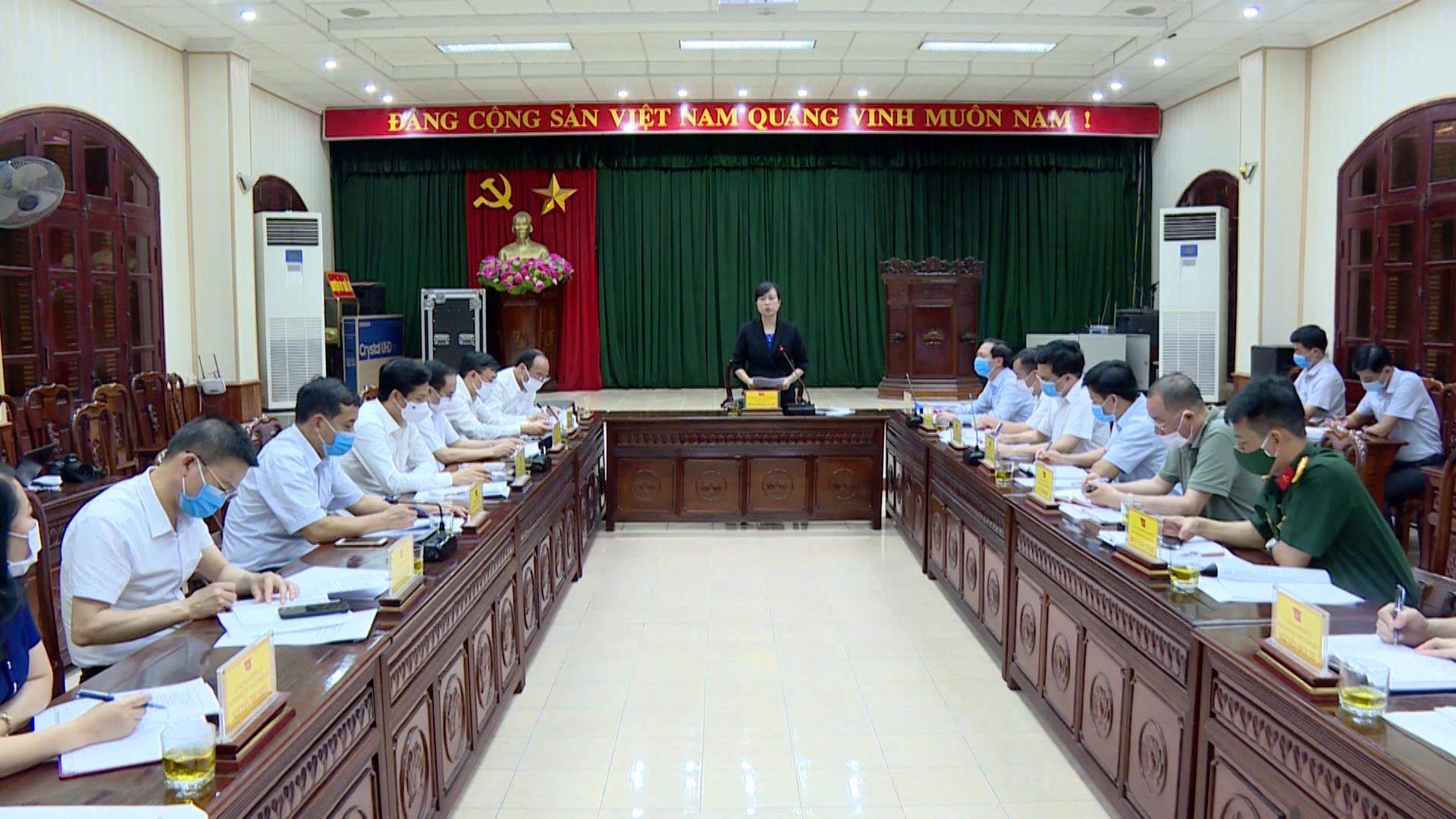 Bí thư Tỉnh ủy Đào Hồng Lan kiểm tra công tác bầu cử tại huyện Quế Võ