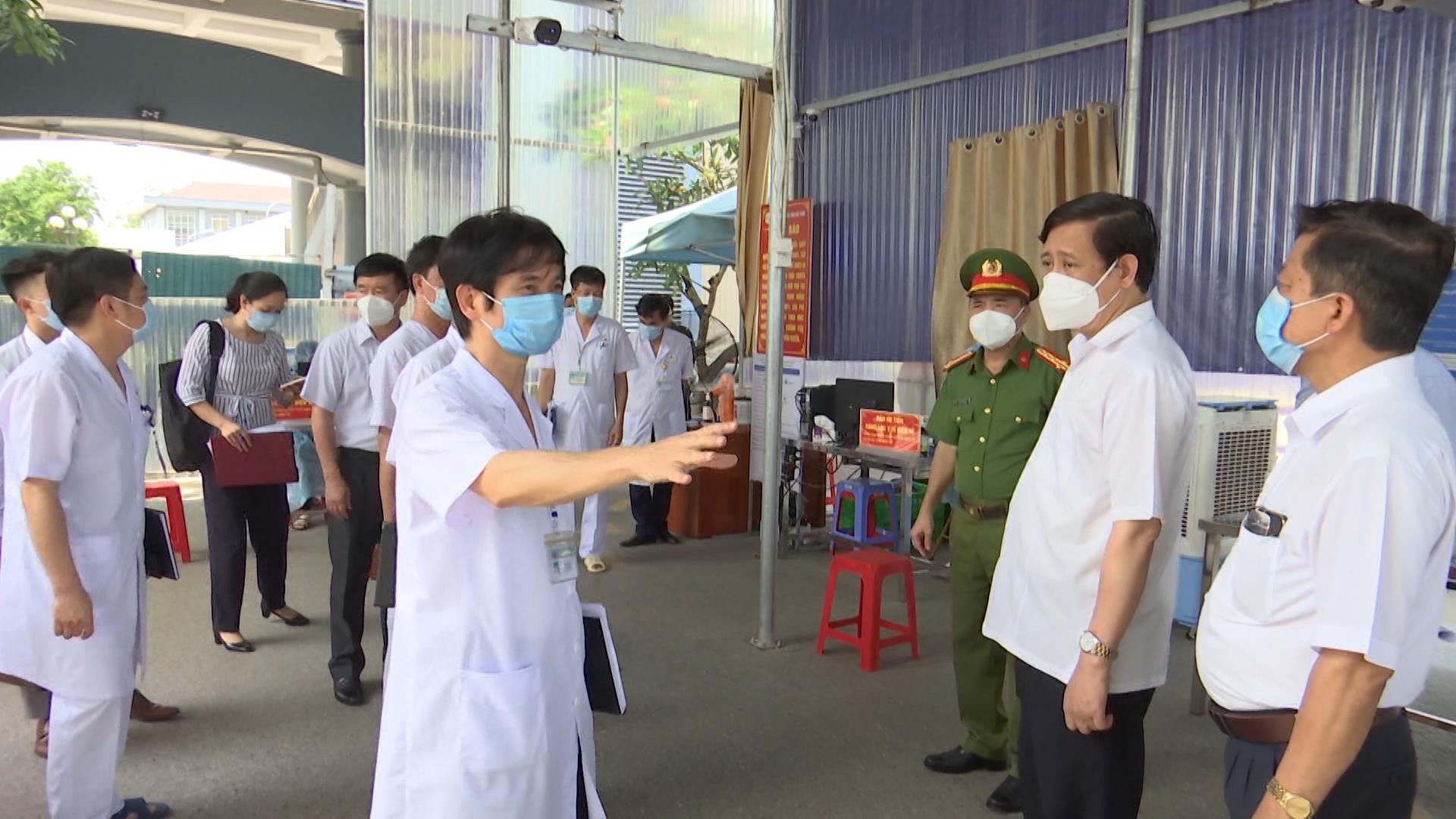 Đồng chí Nguyễn Hạnh Chung kiểm tra công tác phòng, chống dịch  tại Bệnh viện Sản Nhi và Bệnh viện Đa khoa Bắc Ninh