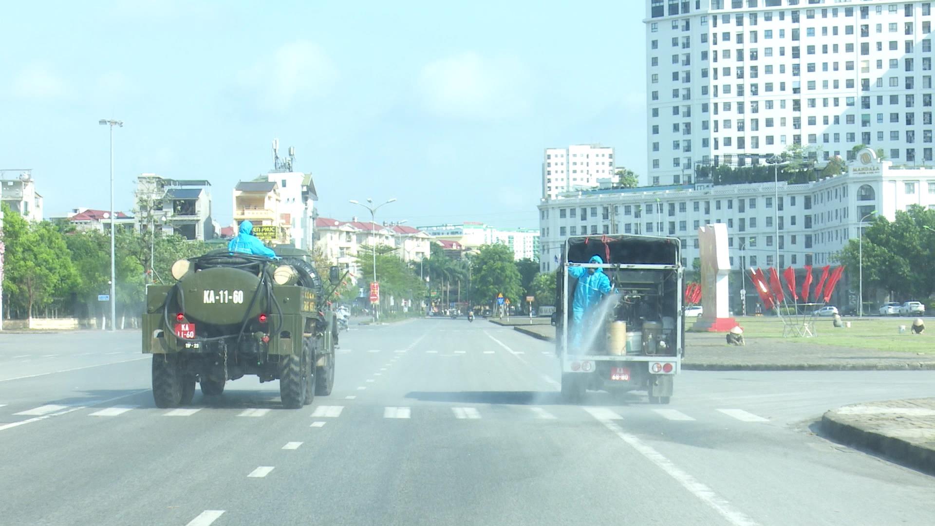 Quân khu 1 tăng cường phun hóa chất khử khuẩn tại Bắc Ninh