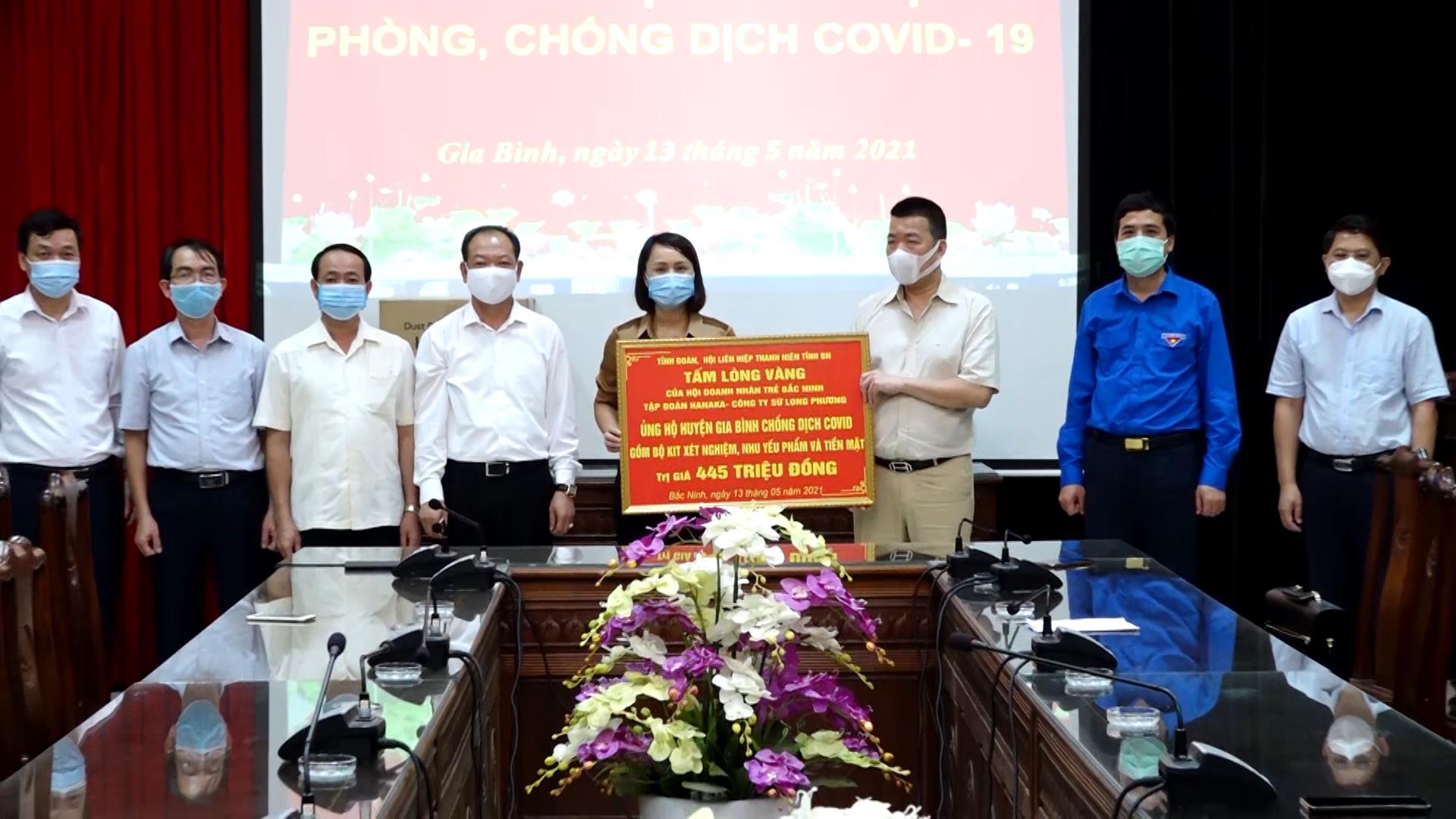 Huyện Gia Bình ủng hộ trên 2,8 tỷ đồng phòng chống dịch Covid-19