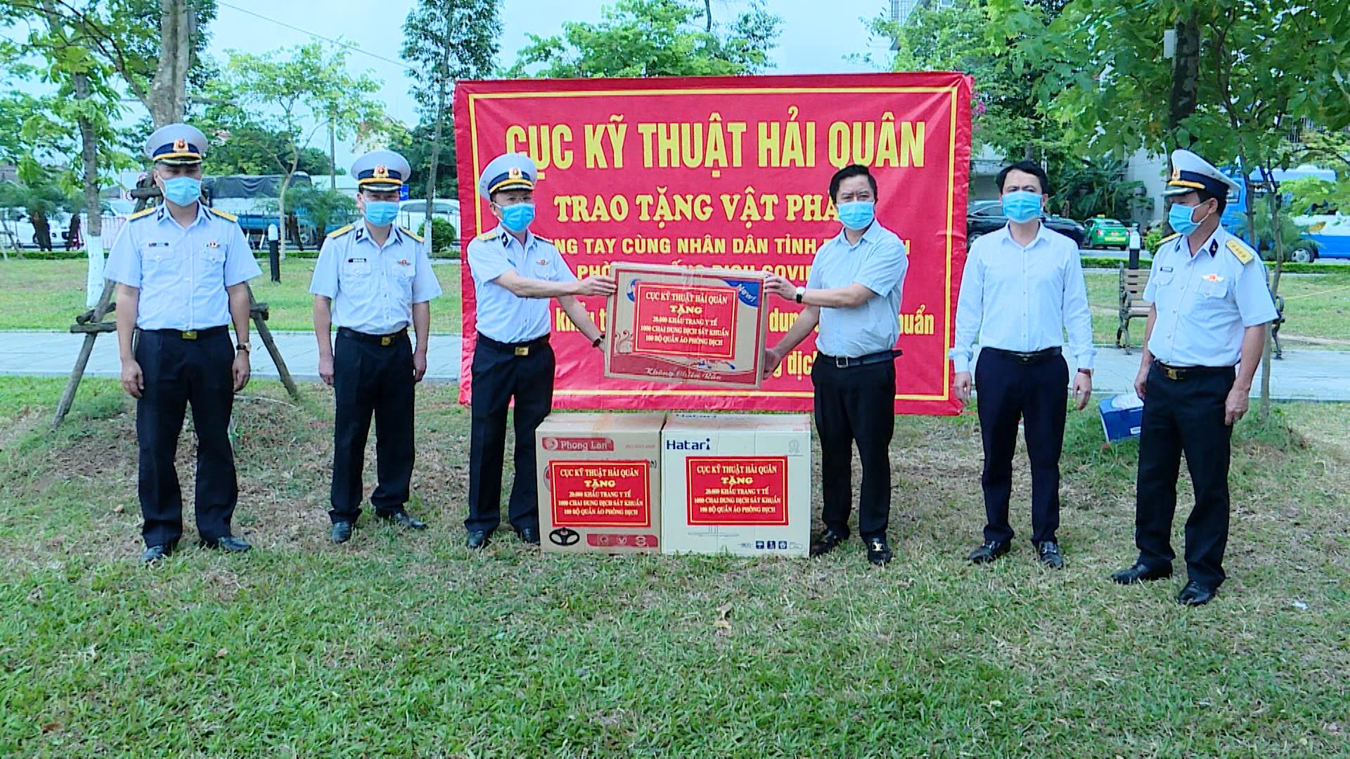 Cục Kỹ thuật Hải quân trao ủng hộ công tác phòng, chống dịch Covid-19