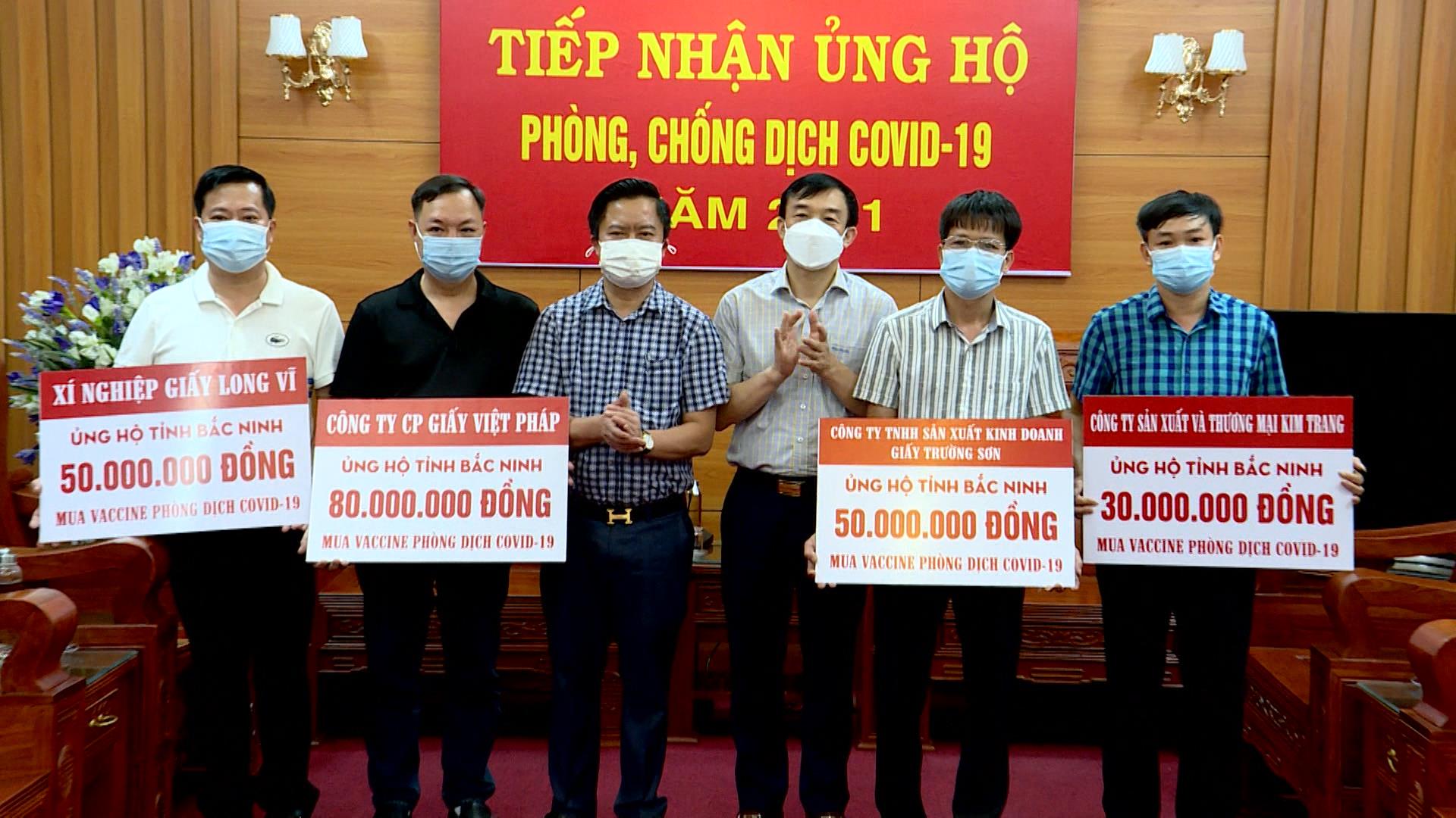Ủy ban MTTQ tỉnh tiếp nhận ủng hộ công tác phòng, chống dịch Covid-19