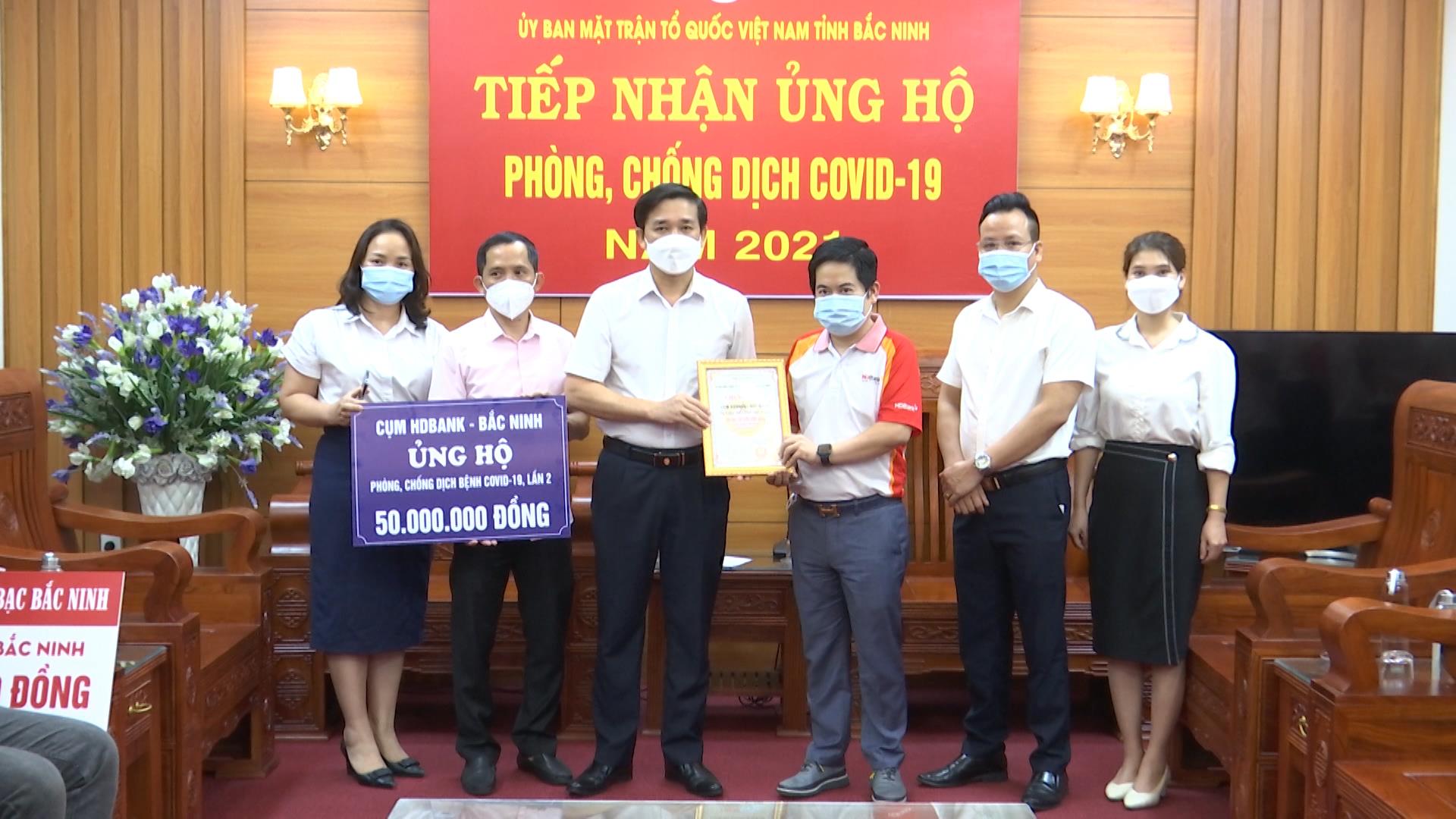 Ủy ban MTTQ tỉnh tiếp nhận ủng hộ phòng, chống dịch Covid-19