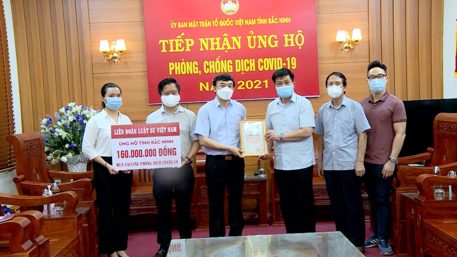 Ủy ban MTTQ tỉnh tiếp nhận ủng hộ Quỹ mua vắcxin và phòng, chống Covid-19