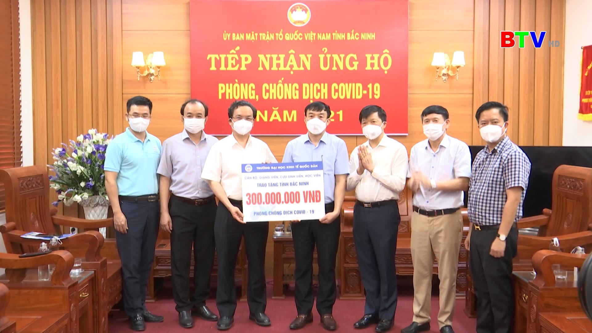 Trường Đại học Kinh tế quốc dân ủng hộ phòng chống Covid - 19