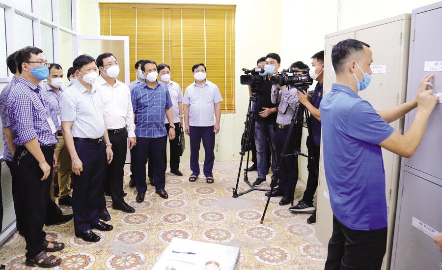 Phó Chủ tịch UBND tỉnh Đào Quang Khải kiểm tra công tác chuẩn bị thi tại Thuận Thành