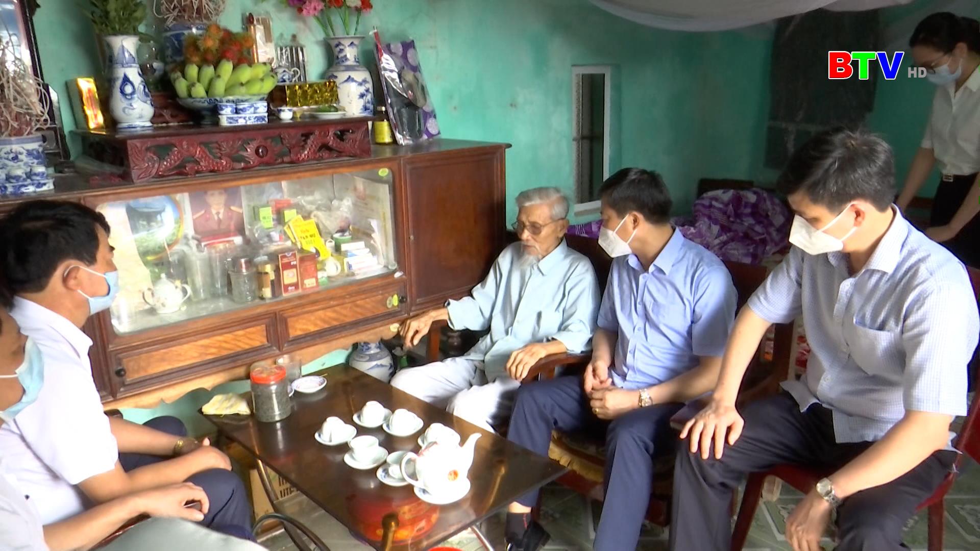 Lãnh đạo tỉnh thăm, tặng quà gia đình chính sách huyện Lương Tài