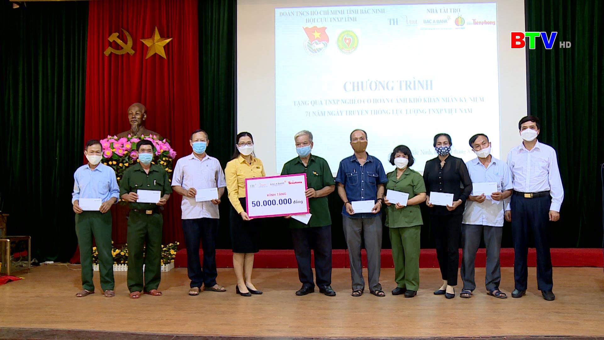 Tặng 267 suất quà cho Hội Cựu thanh niên xung phong         