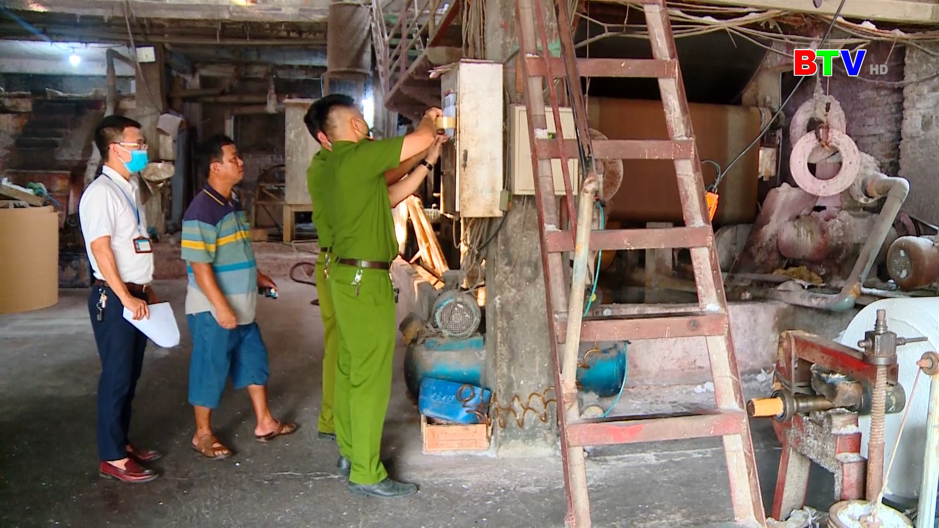 Đình chỉ hoạt động 03 doanh nghiệp, cơ sở sản xuất giấy  gây ô nhiễm môi trường tại phường Phong Khê