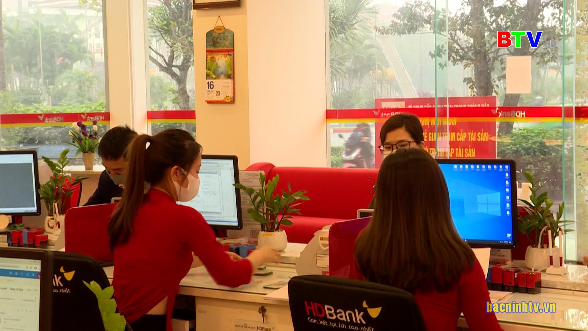 Các ngân hàng giảm lãi suất hỗ trợ khách hàng            