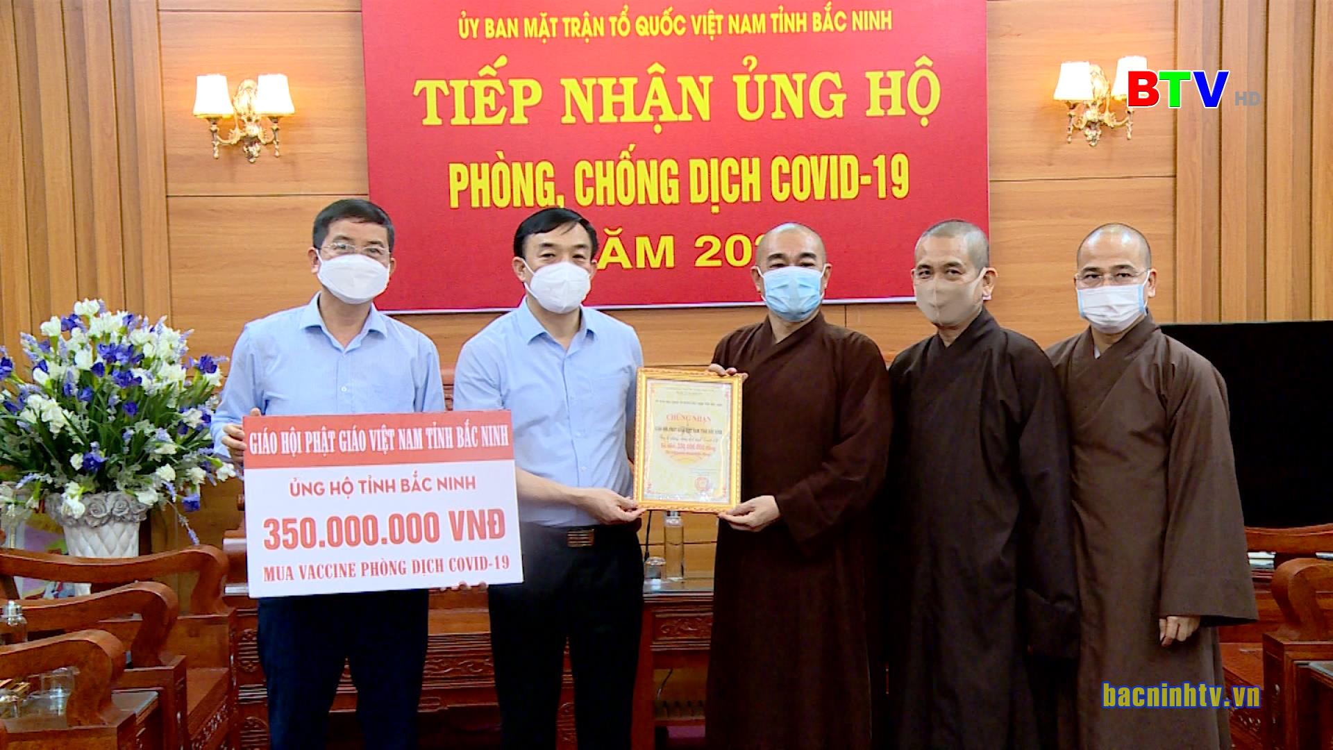 Giáo Hội Phật giáo Việt Nam tỉnh Bắc Ninh và 1 số doanh nghiệp ủng hộ Quỹ vắc xin phòng, chống dịch Covid-19