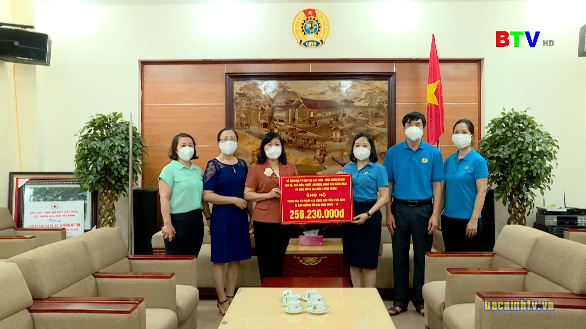 Cán bộ, đoàn viên Công đoàn ủng hộ nhu yếu phẩm phòng, chống dịch