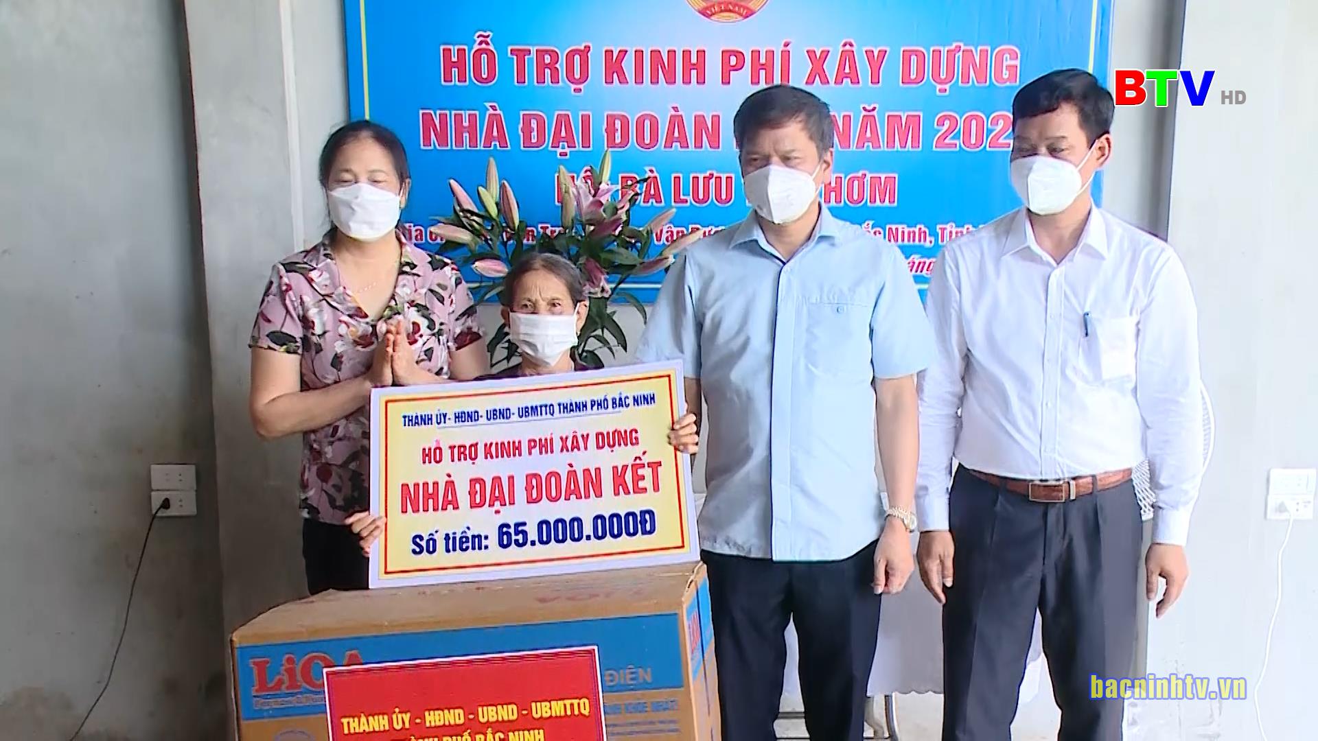 Thành phố Bắc Ninh trao kinh phí hỗ trợ xây dựng nhà Đại đoàn kết cho hộ nghèo dịp 2/9