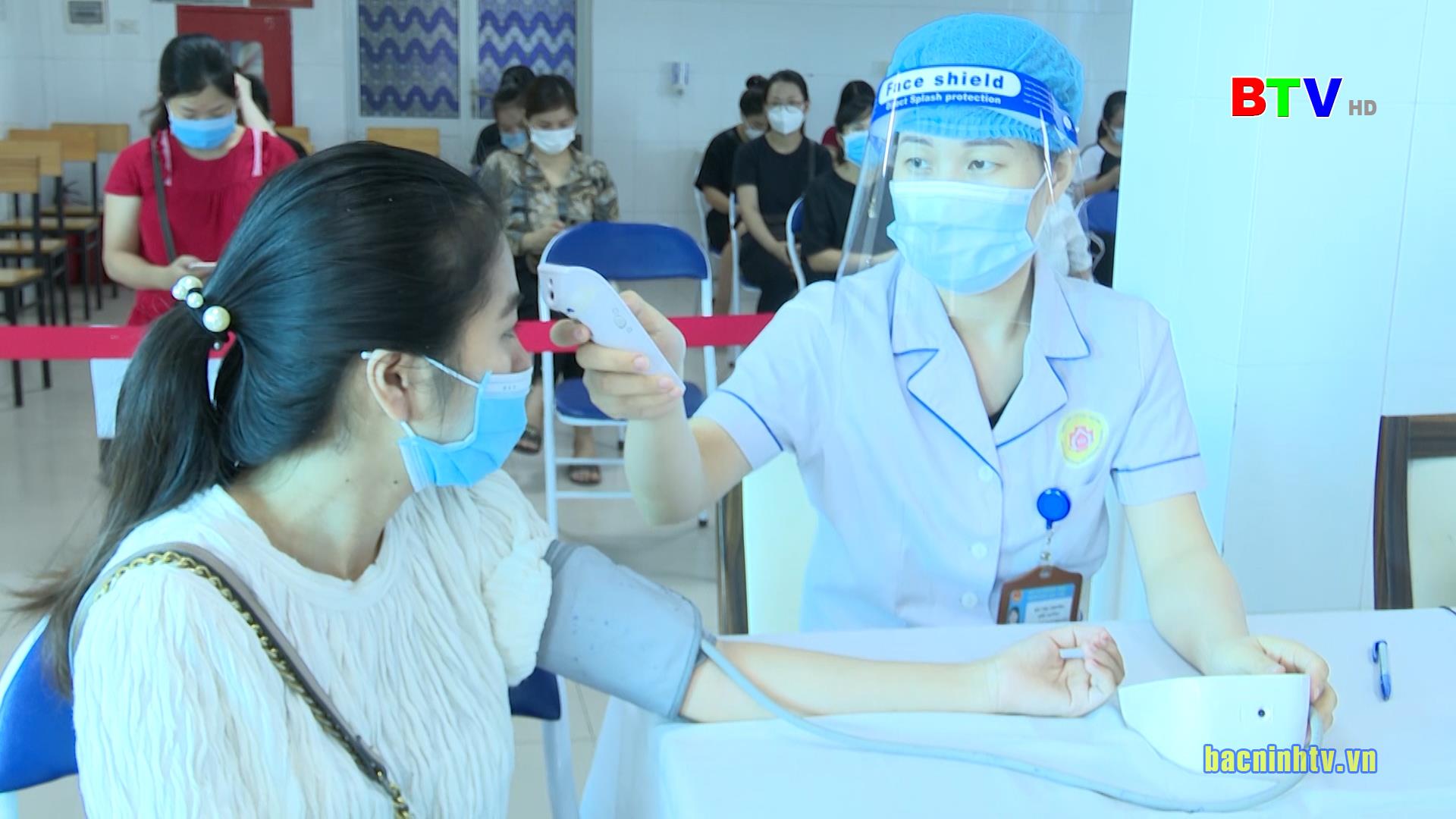 Tiêm vắc xin phòng COVID-19 cho phụ nữ mang thai và cho con bú