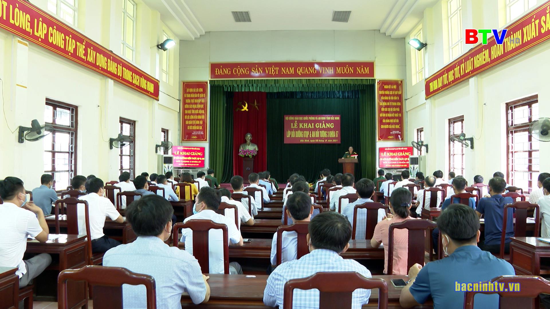 Khai giảng lớp bồi dưỡng kiến thức quốc phòng, an ninh đối tượng 3