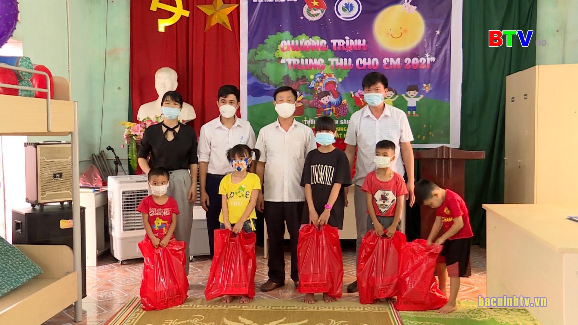 Sở LĐTB&XH thăm tặng quà Trung thu cho trẻ em khuyết tật