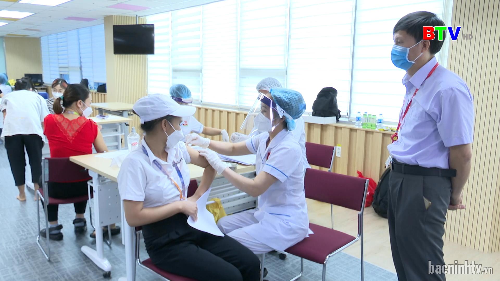 Giám sát tiêm vắc xin phòng COVID-19 cho người lao động trong KCN