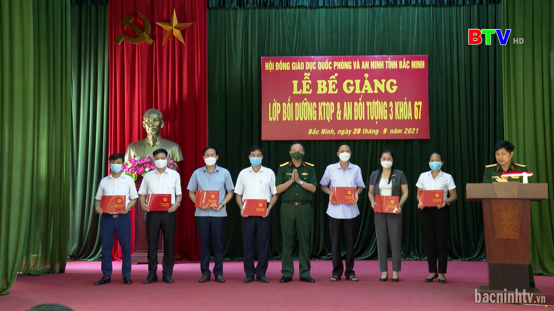 Bế giảng lớp bồi dưỡng kiến thức quốc phòng và an ninh