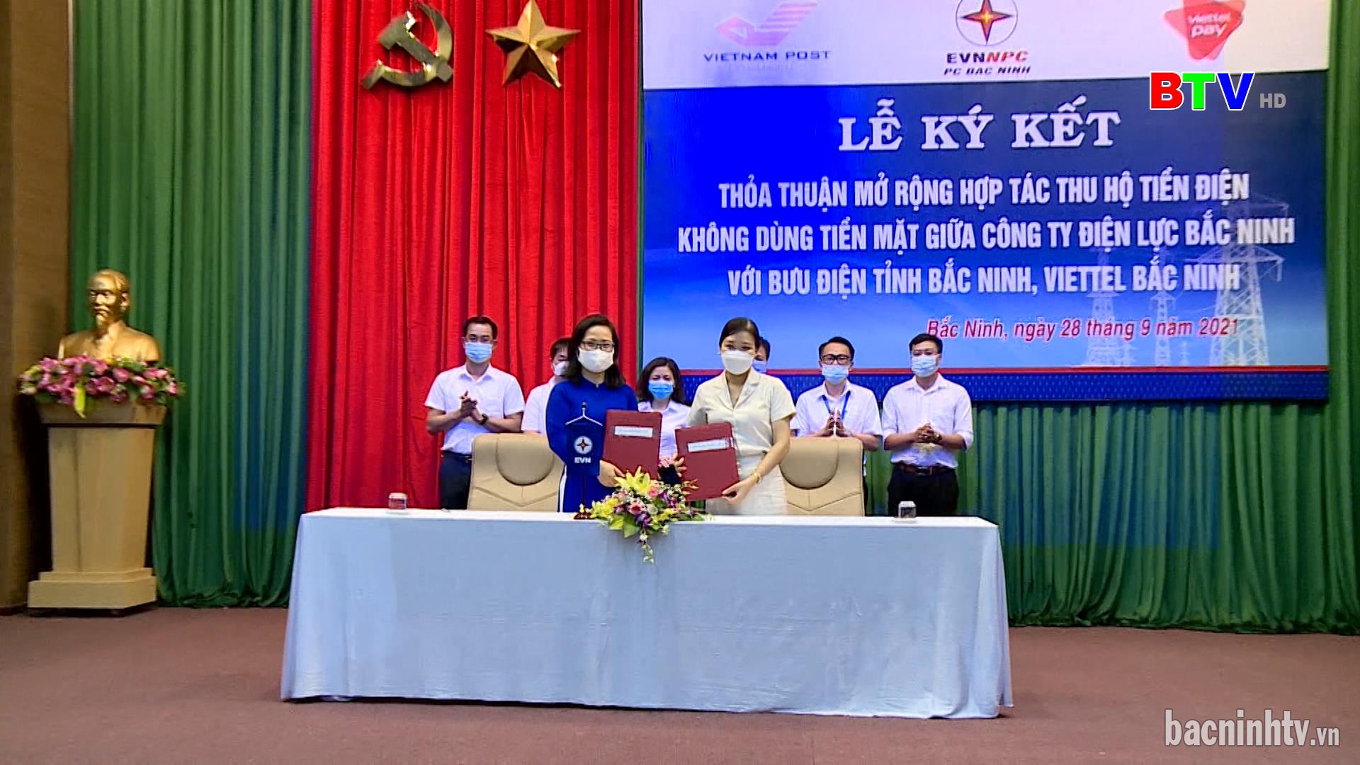   Mở rộng hợp tác thu hộ tiền điện không dùng tiền mặt