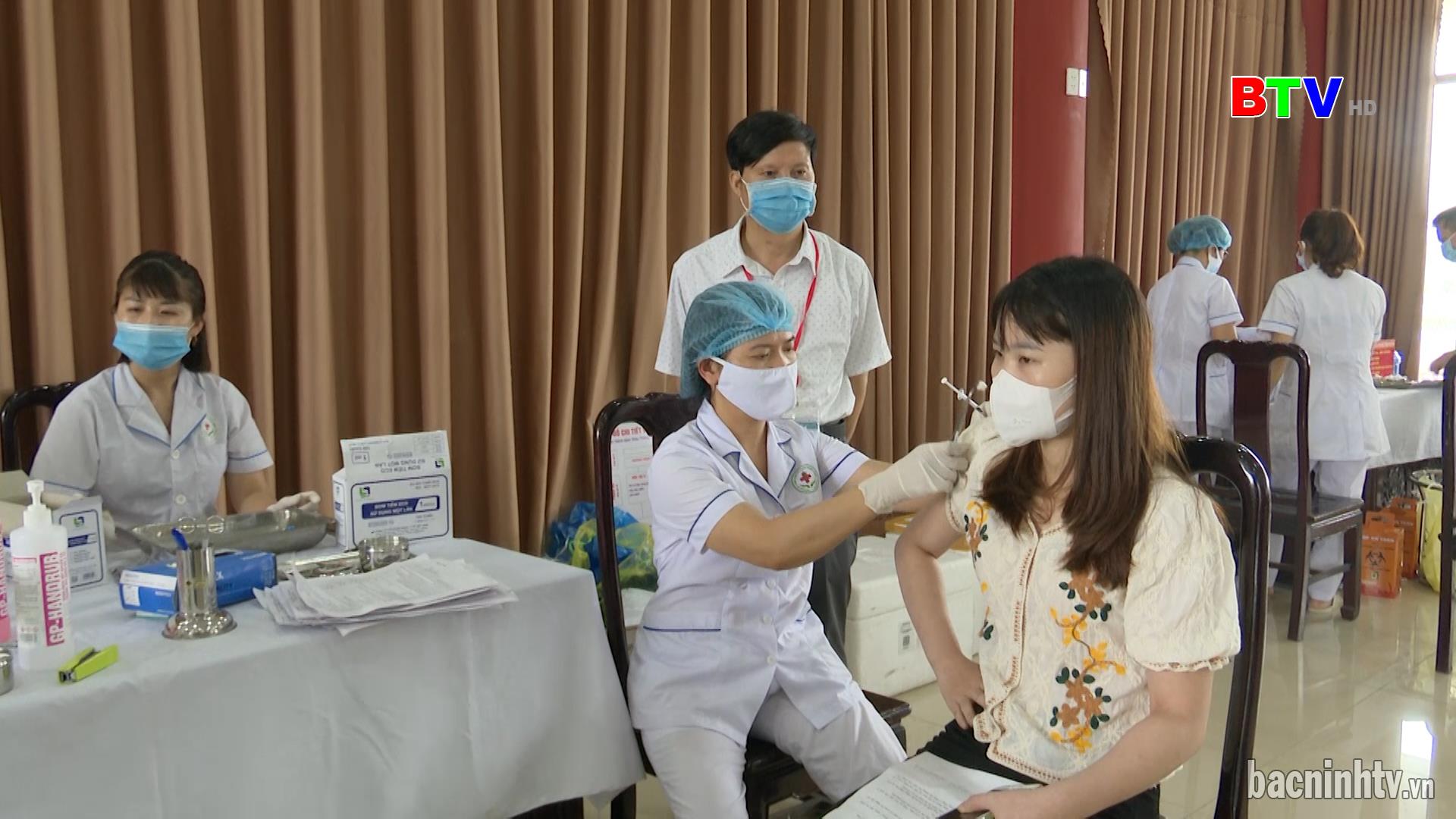 Cho phép tiêm trộn vắc xin Pfizer và Moderna