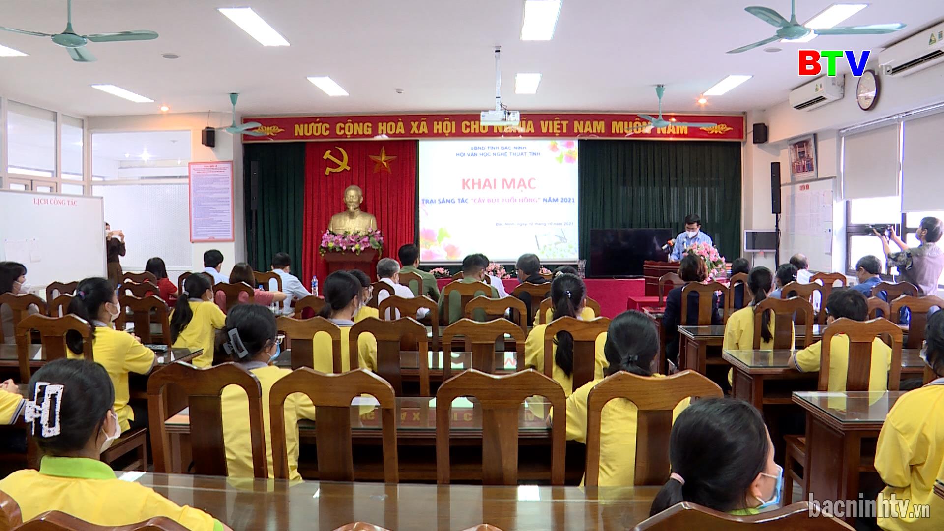 Khai mạc Trại sáng tác “Cây bút tuổi hồng” năm 2021