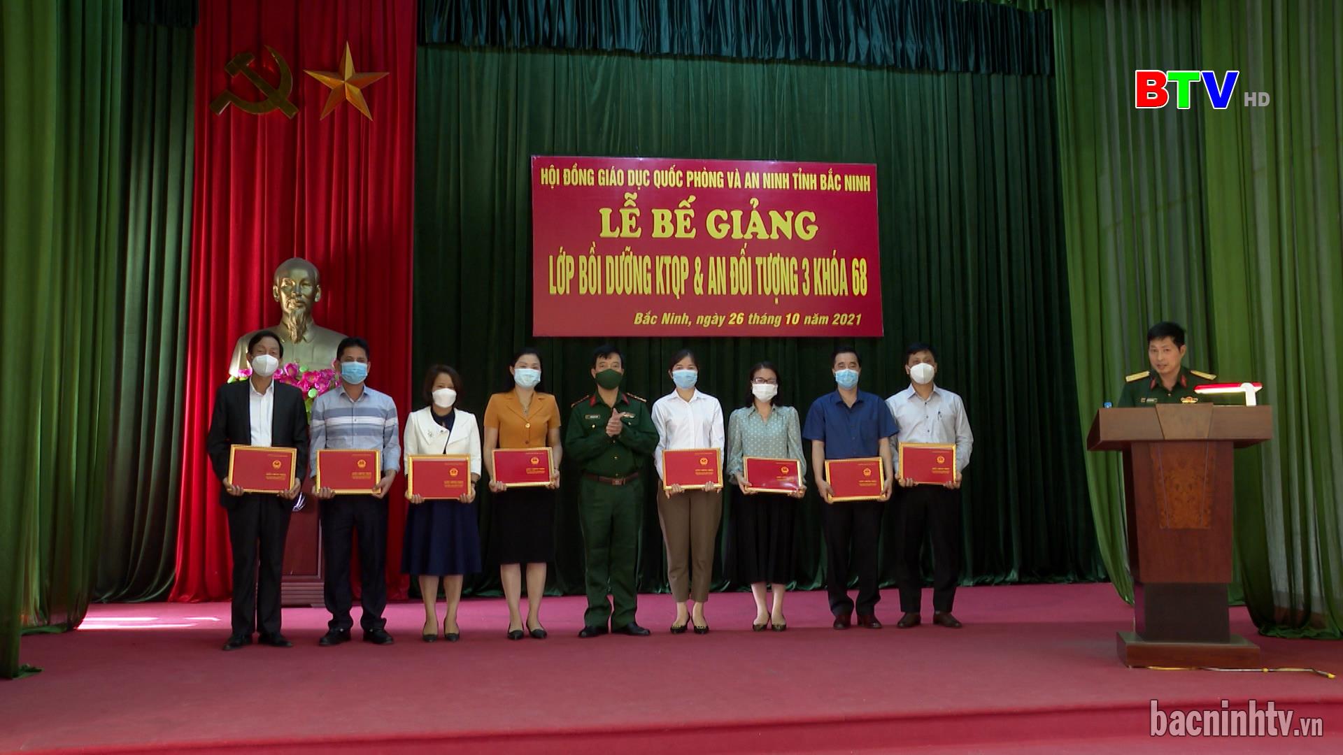 Bế giảng lớp bồi dưỡng kiến thức quốc phòng, an ninh đối tượng 3 khóa 68