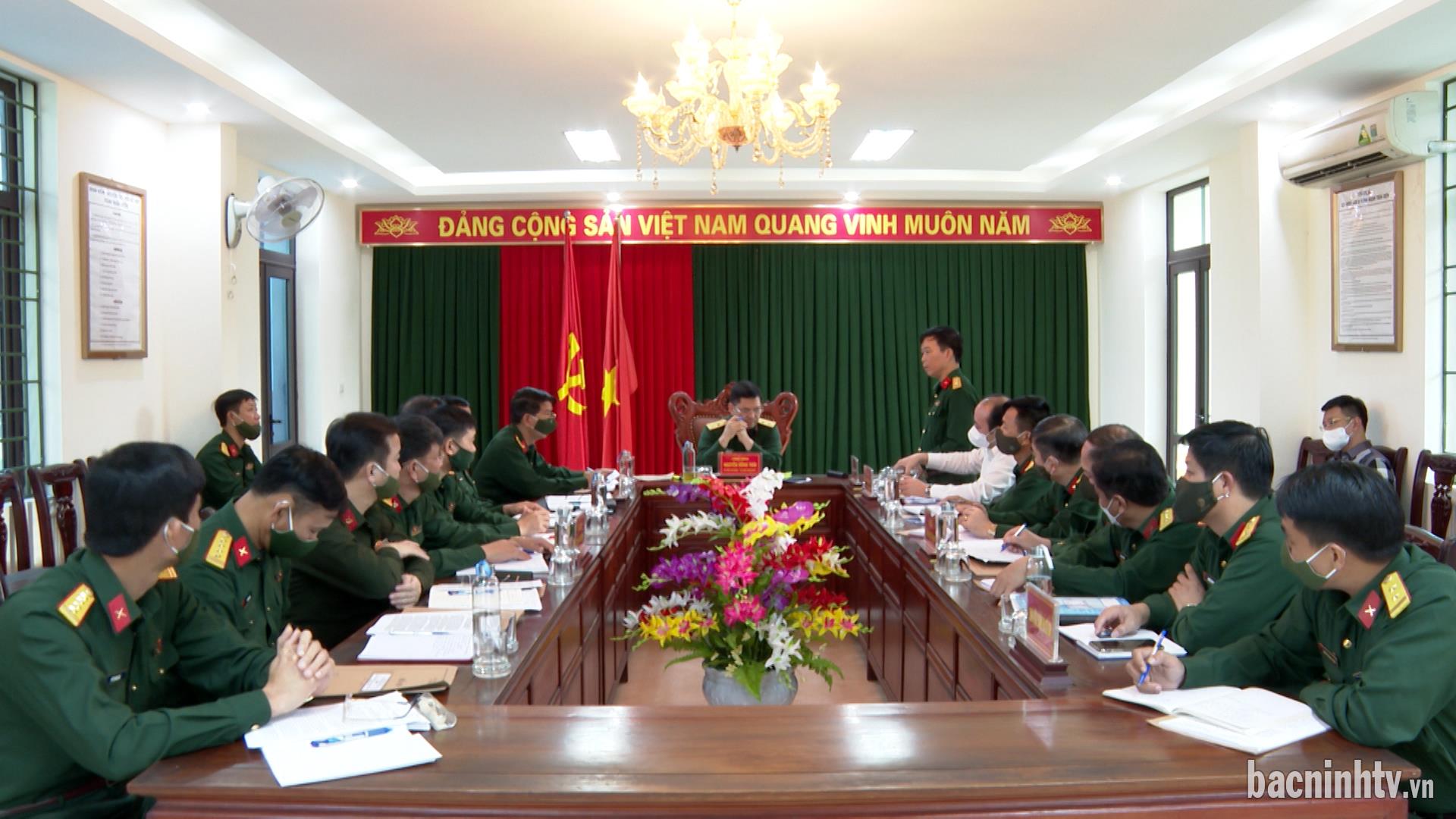 Đoàn công tác Quân khu 1 làm việc tại Ban CHQS thành phố Từ Sơn