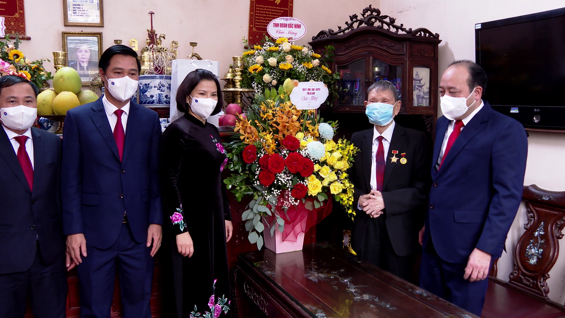 Chủ tịch UBND tỉnh thăm, chúc mừng Ngày Nhà giáo Việt Nam tại TP Từ Sơn