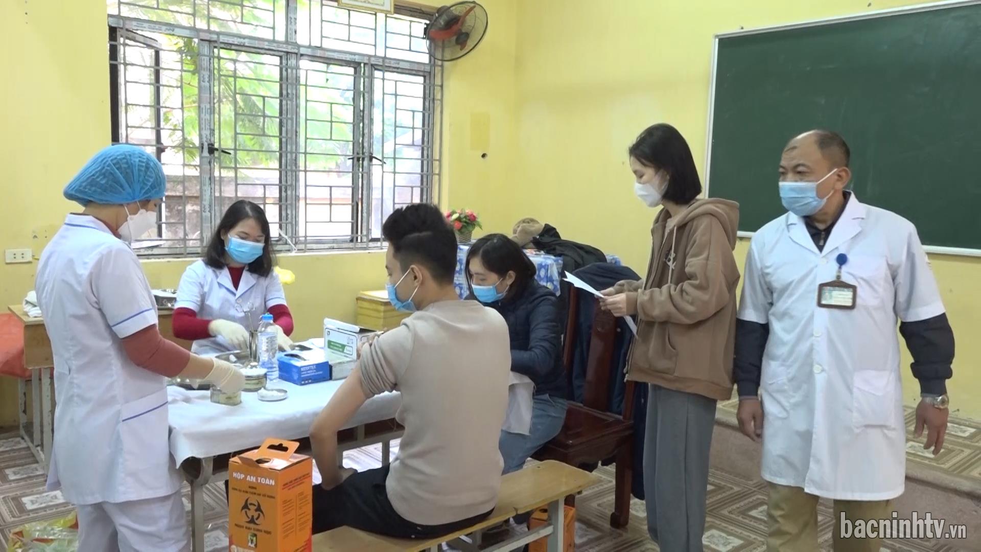 Gia Bình triển khai tiêm vắc xin cho học sinh