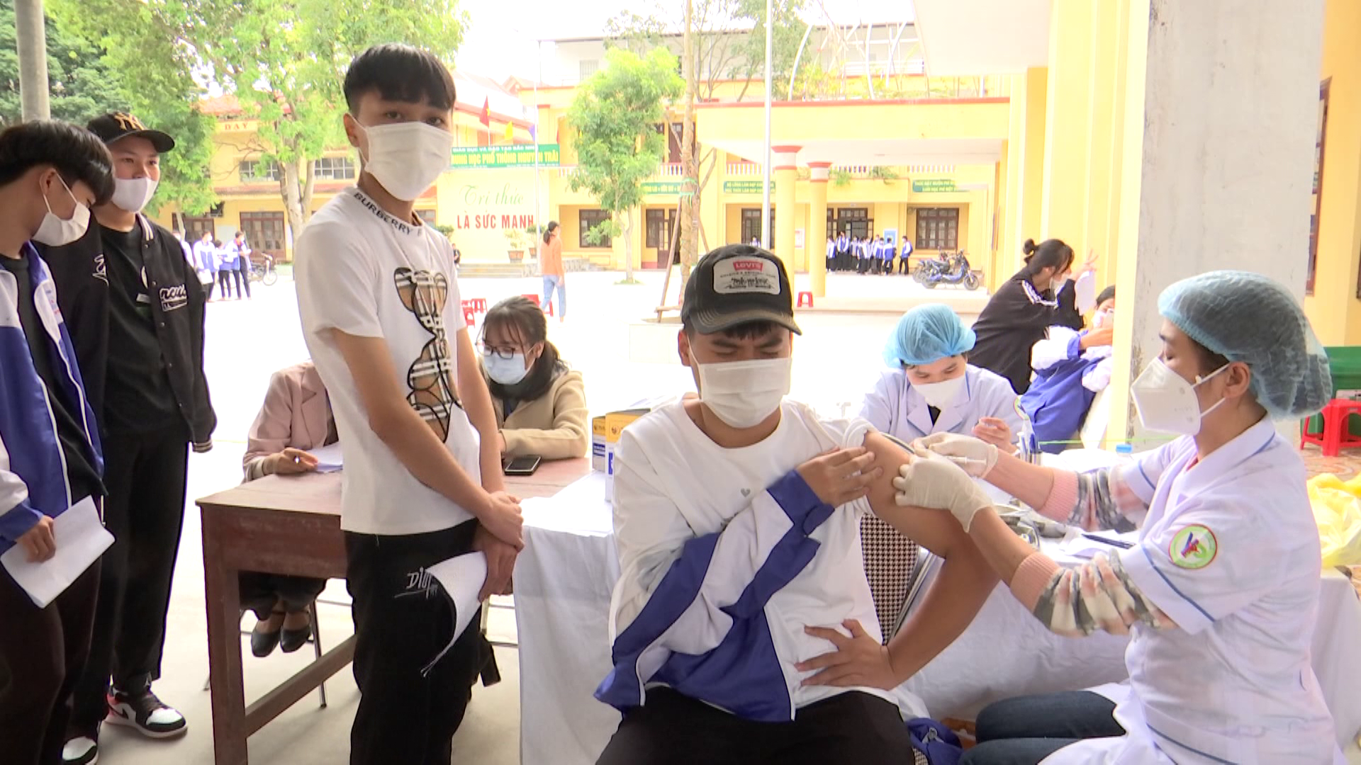 Bắc Ninh tiêm trên 50 nghìn liều văc xin phòng Covid-19 cho học sinh Trung học Phổ thông
