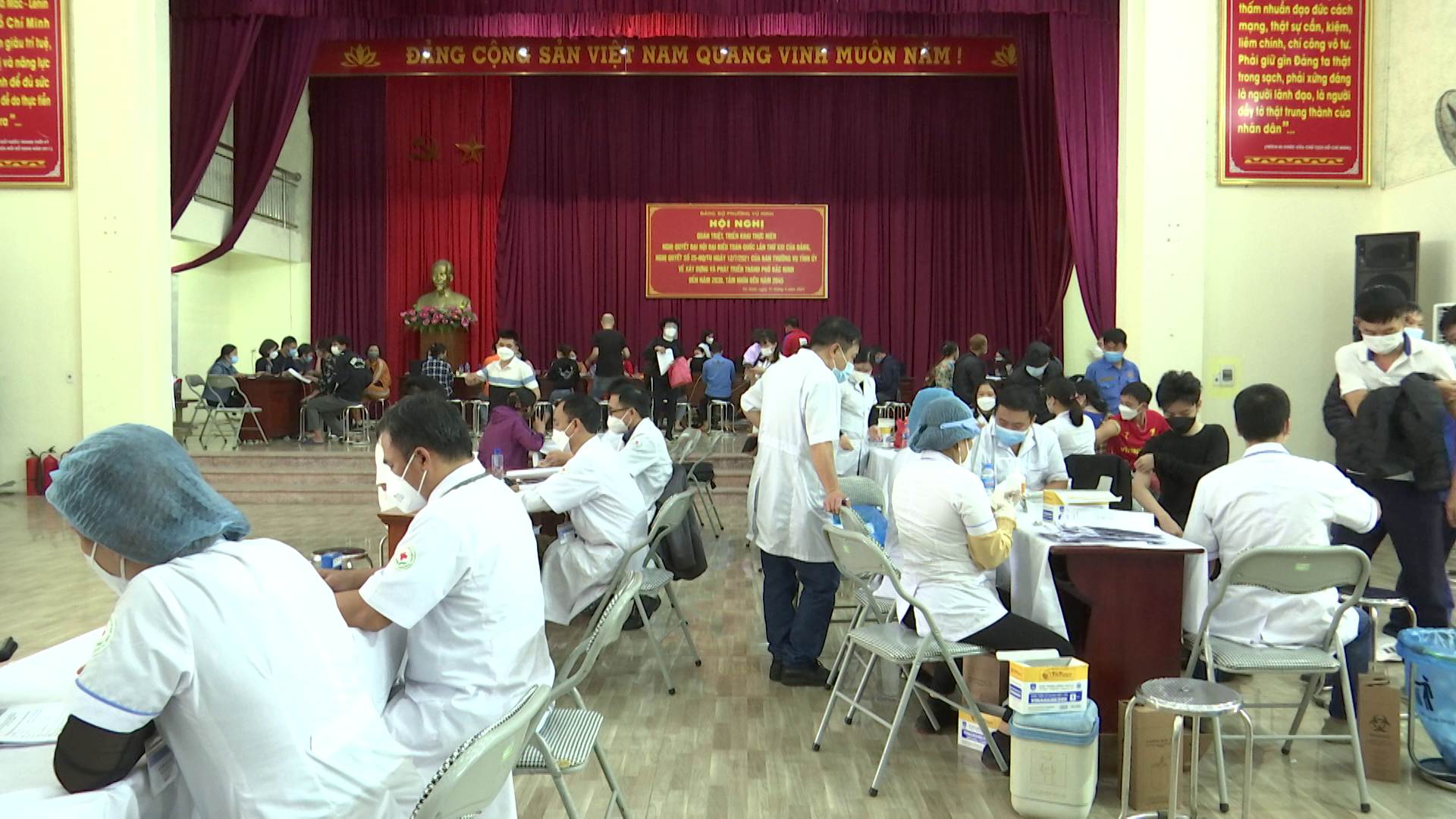 Người dân sẽ được tiêm mũi bổ sung và mũi nhắc lại phòng Covid - 19