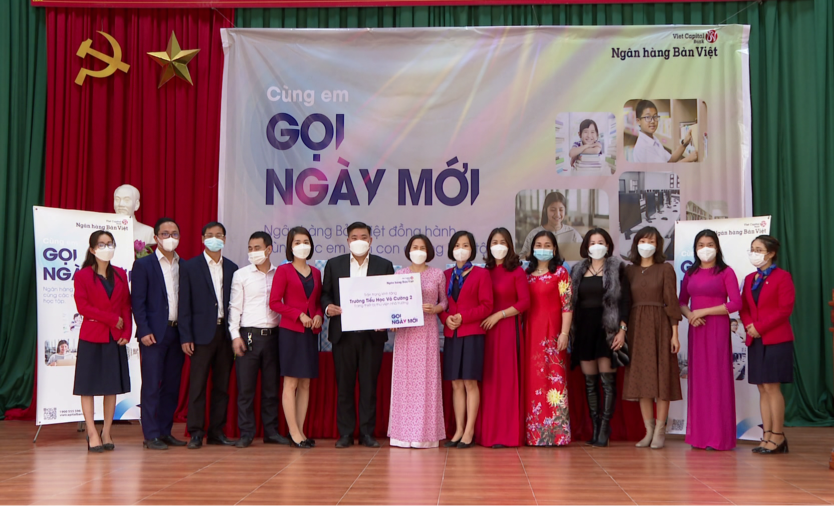    Trao tặng thiết bị học tập cho Trường Tiểu học Võ Cường 2, TP Bắc Ninh 