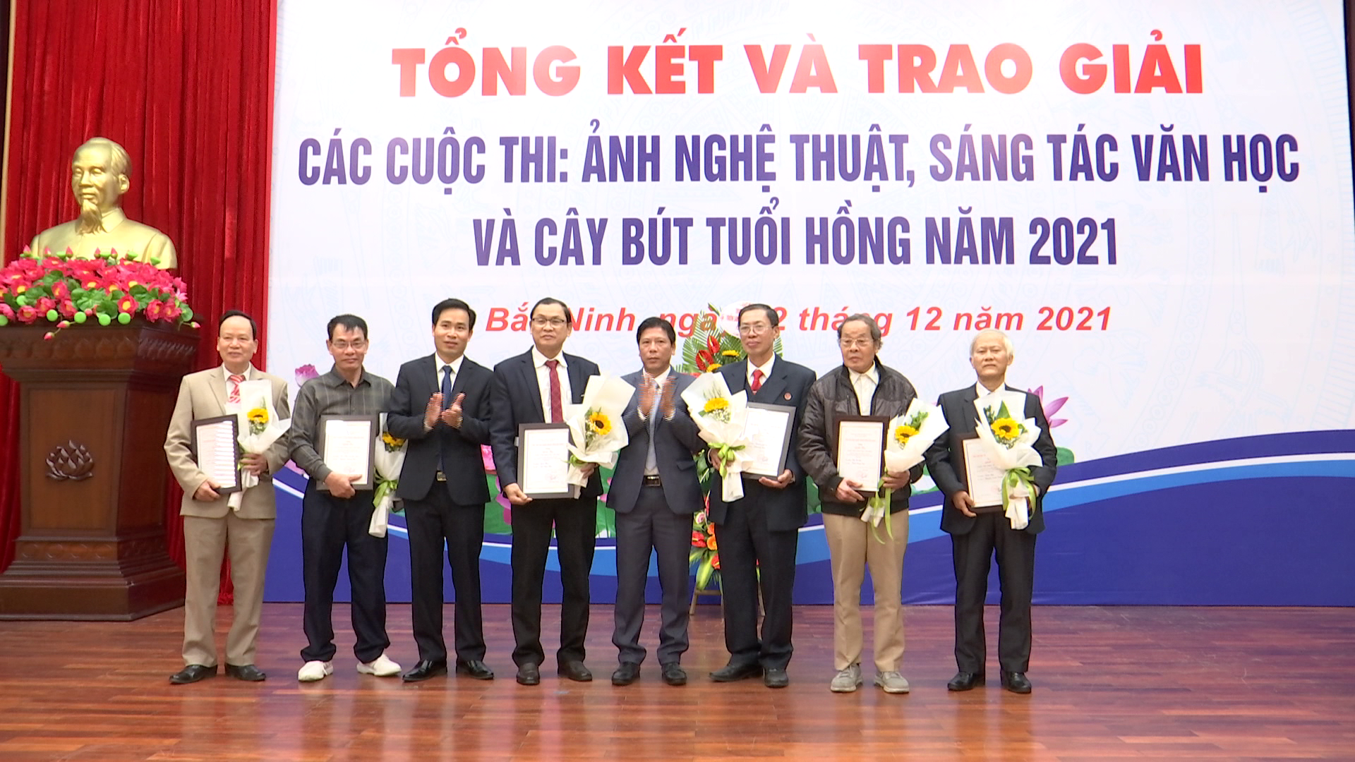 Trao giải Cuộc thi: Ảnh nghệ thuật, sáng tác văn học và cây bút tuổi hồng năm 2021