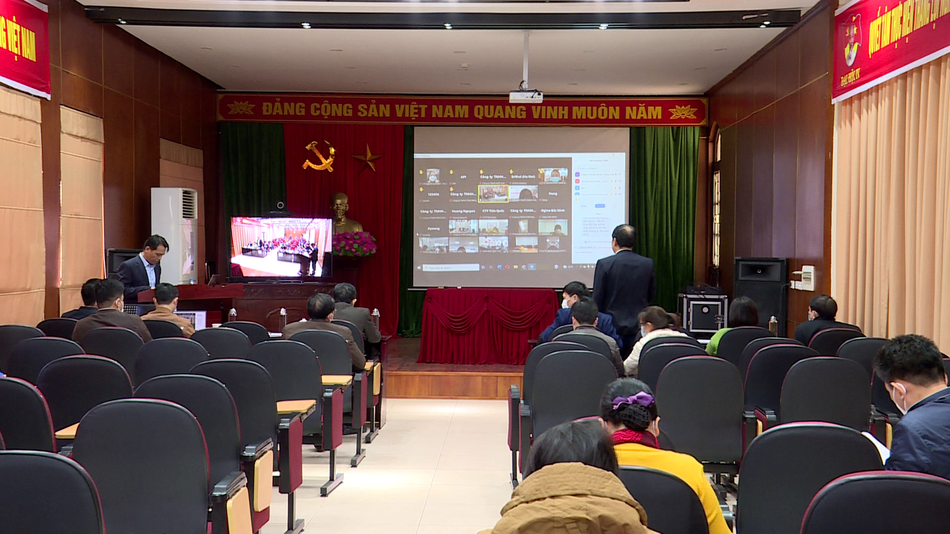 Tập huấn phòng chống dịch và tiêm vắc xin mũi 3 cho người lao động trong doanh nghiệp