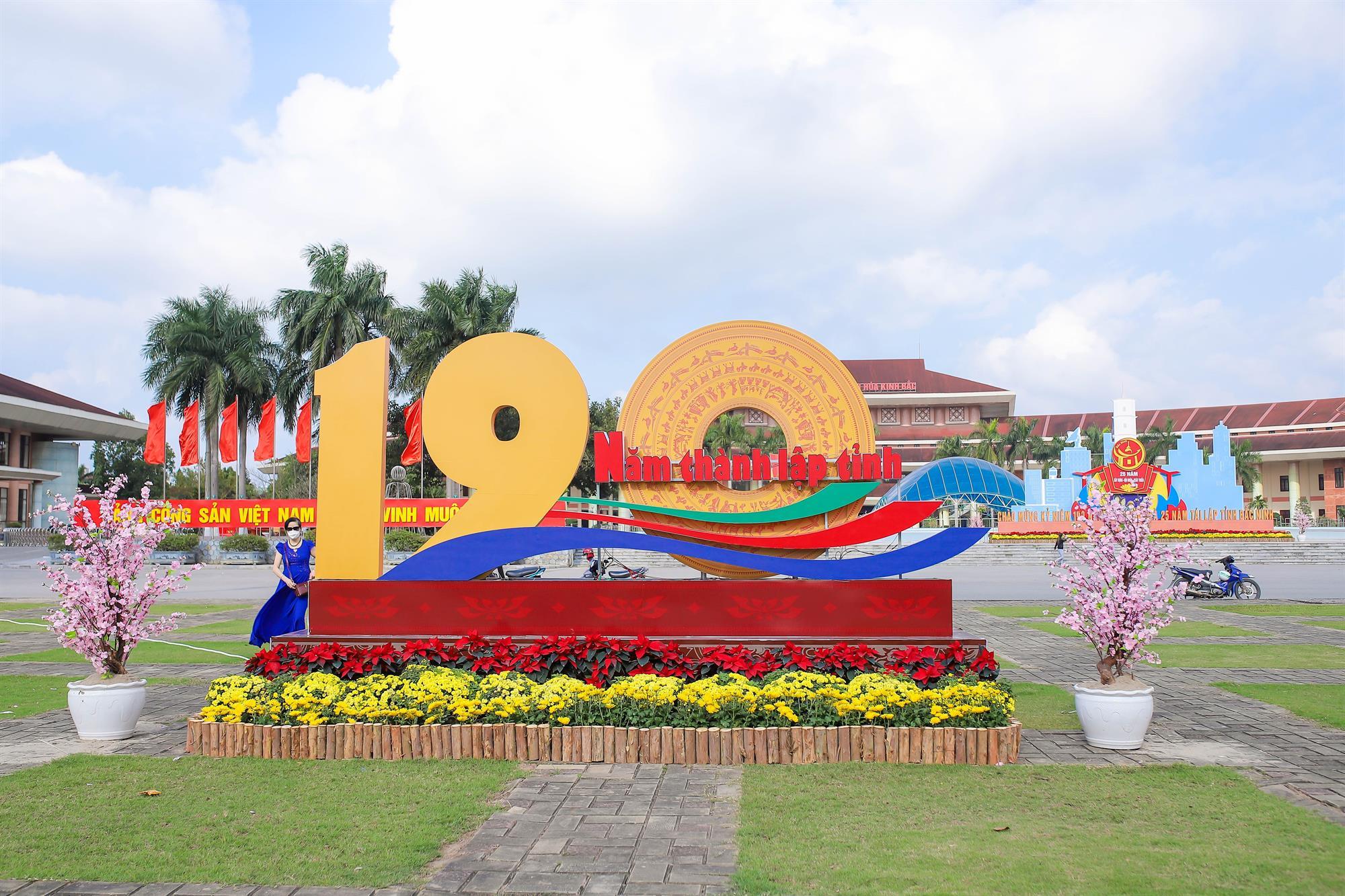 Thành phố Bắc Ninh rực rỡ cờ, hoa chuẩn bị đón Tết