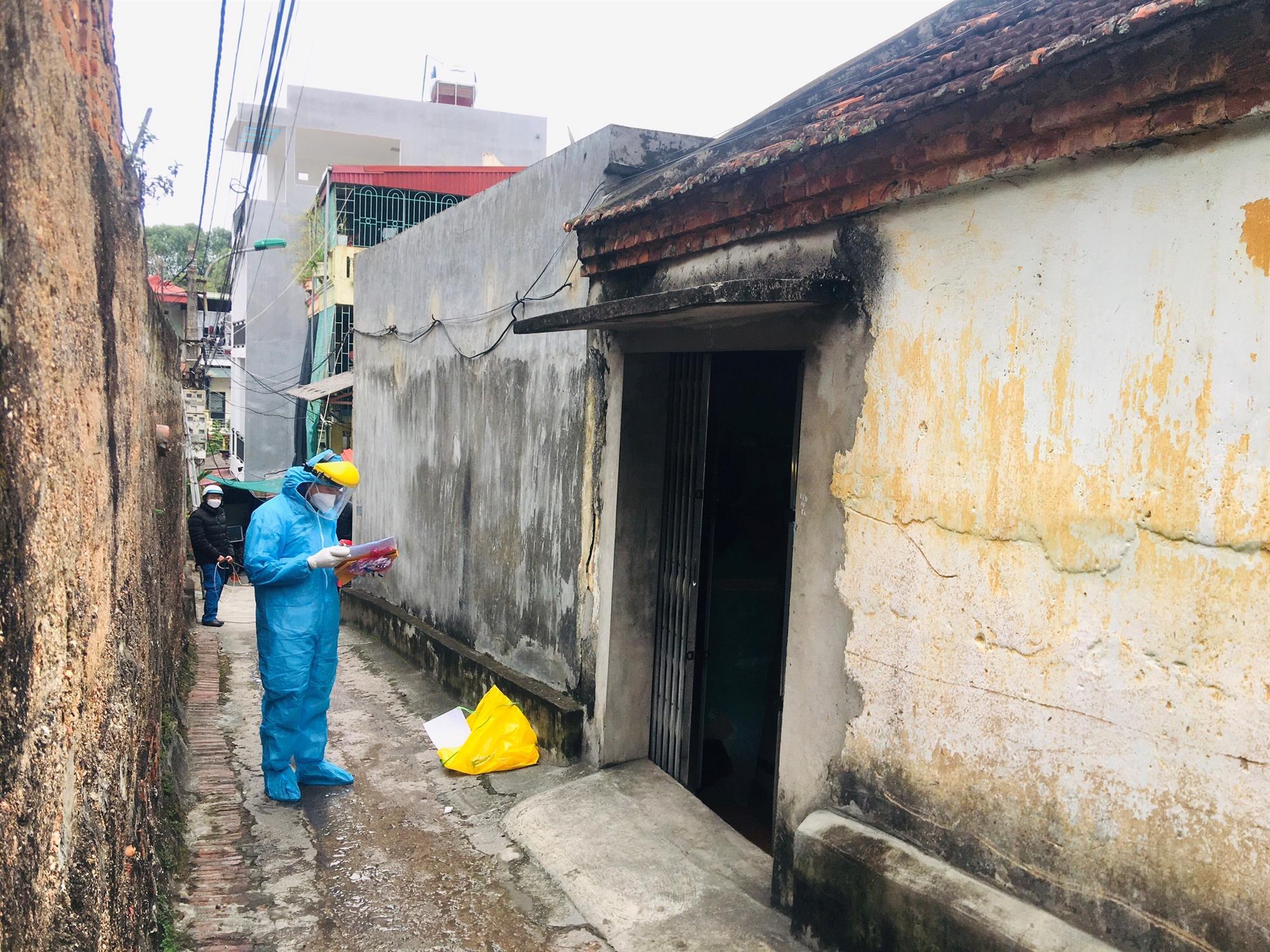 “Đi từng ngõ, gõ từng nhà, rà từng trường hợp”
