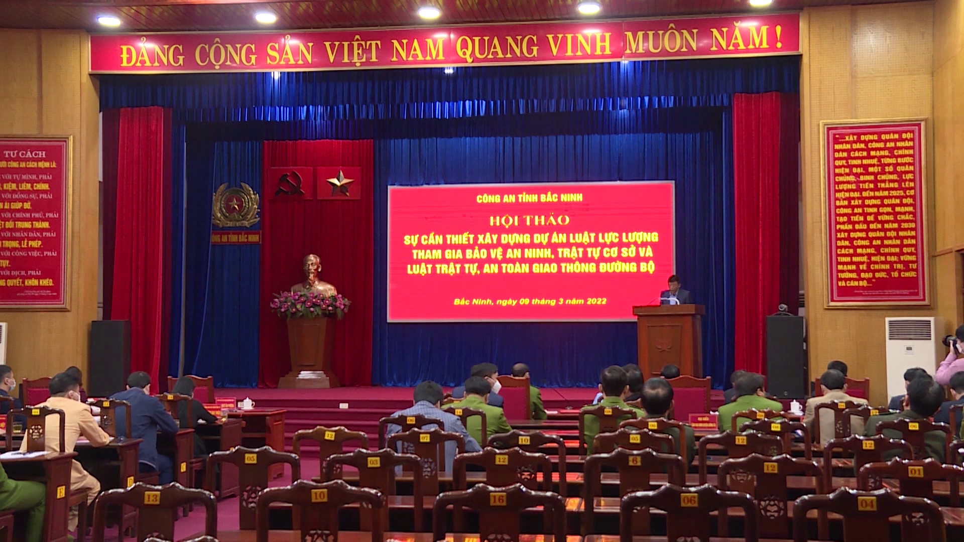 Hội thảo “Sự cần thiết xây dựng dự án Luật Lực lượng tham gia bảo vệ ANTT ở cơ sở và Luật Trật tự an toàn, giao thông đường bộ”
