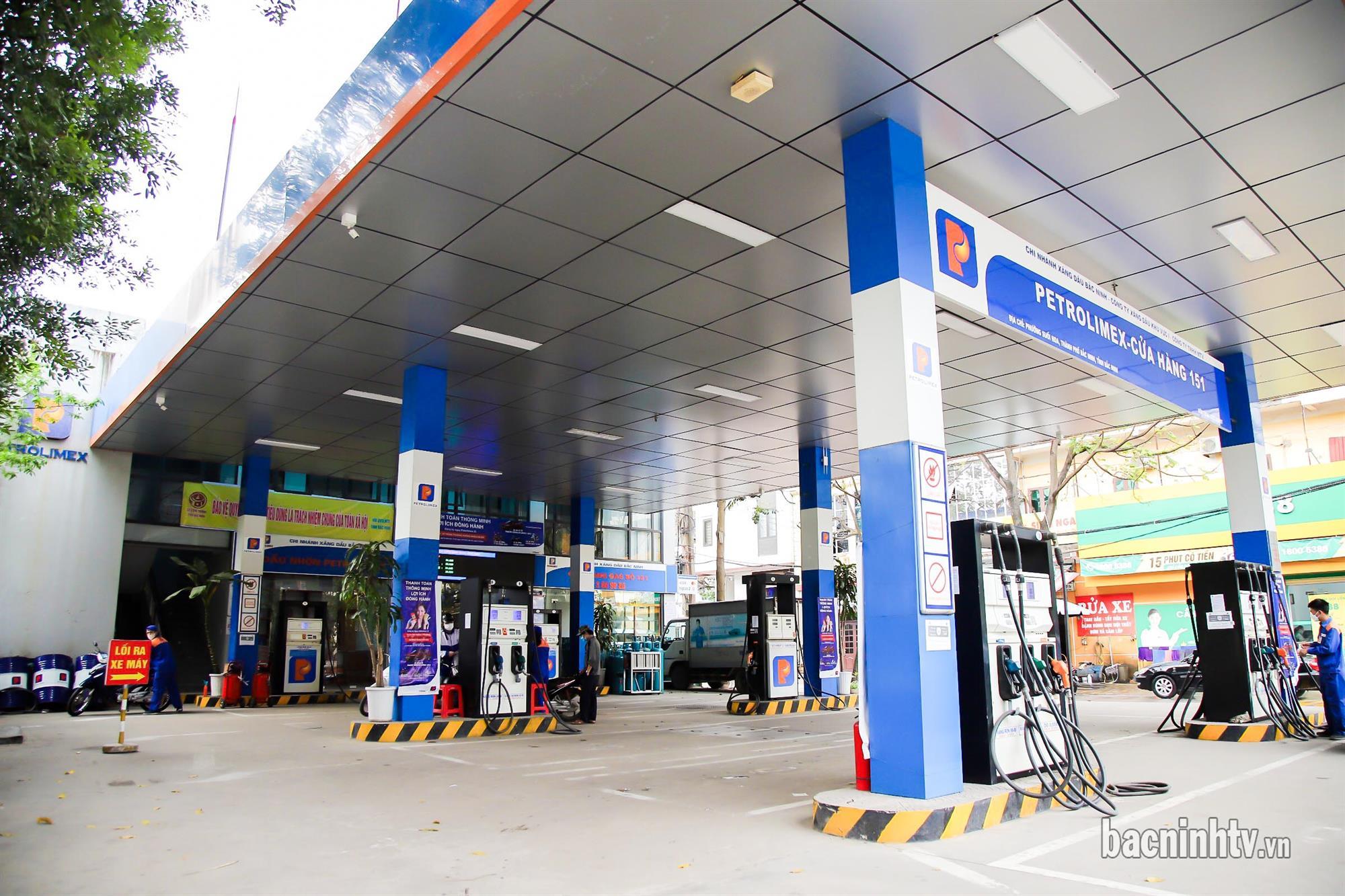 Giá xăng tăng "sốc”, gần chạm mốc 30.000đồng/lít