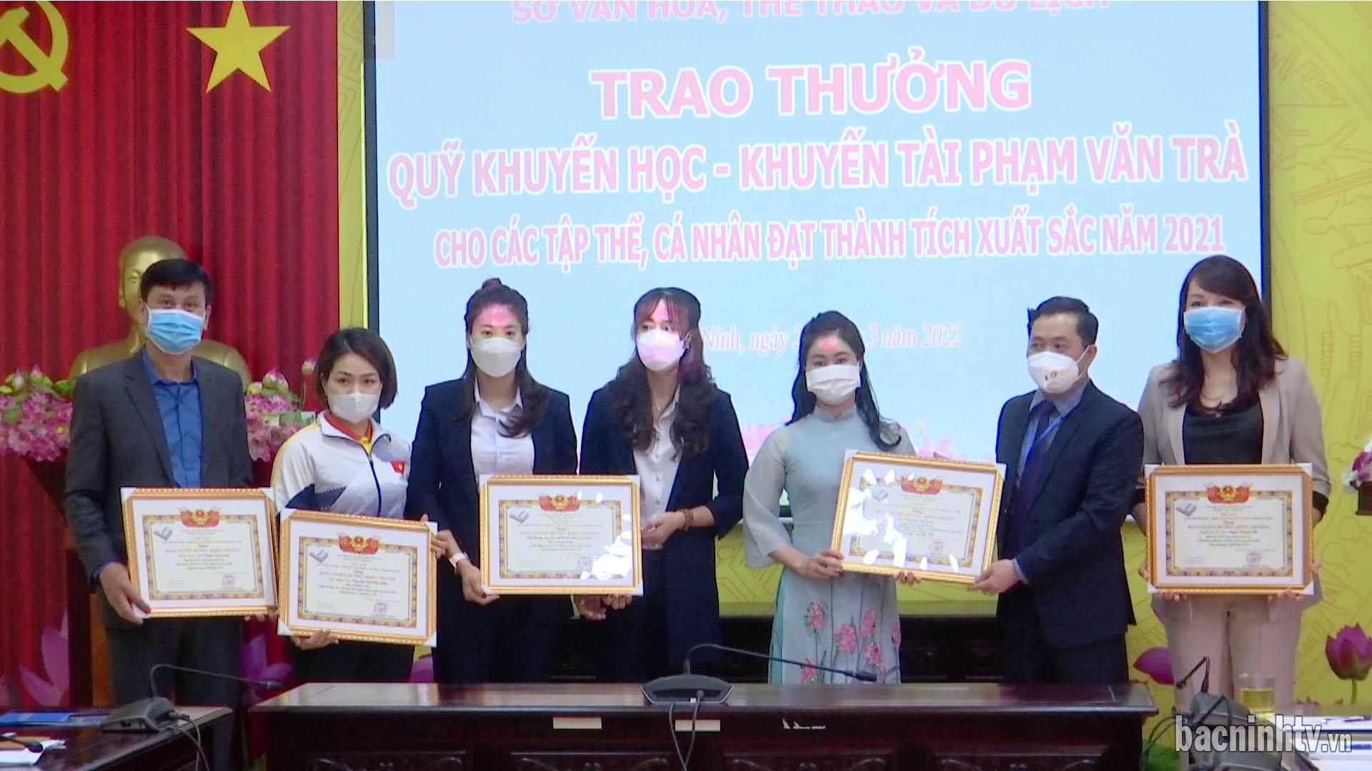 Sở VHTT&DL khen thưởng Quỹ Khuyến học - Khuyến tài Phạm Văn Trà