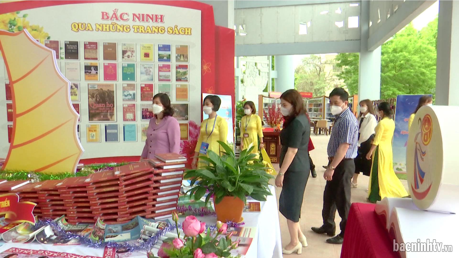 Hơn 2.000 lượt bạn đọc, du khách đến Thư viện dịp lễ 30/4 - 01/5