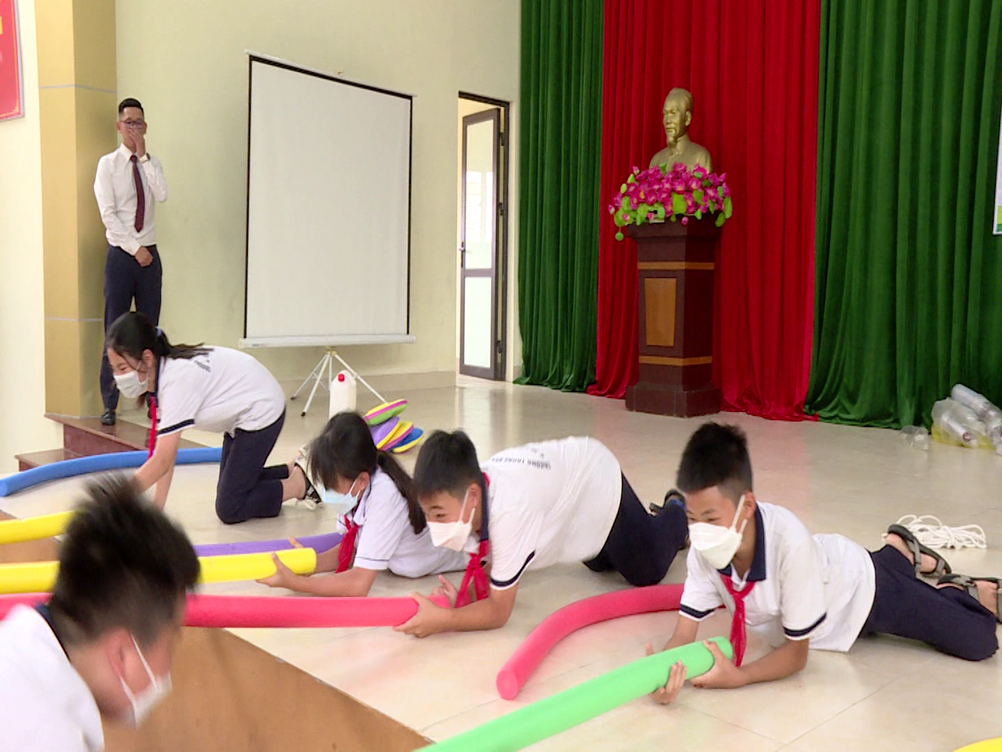 Tập huấn kiến thức, kỹ năng an toàn trong môi trường nước