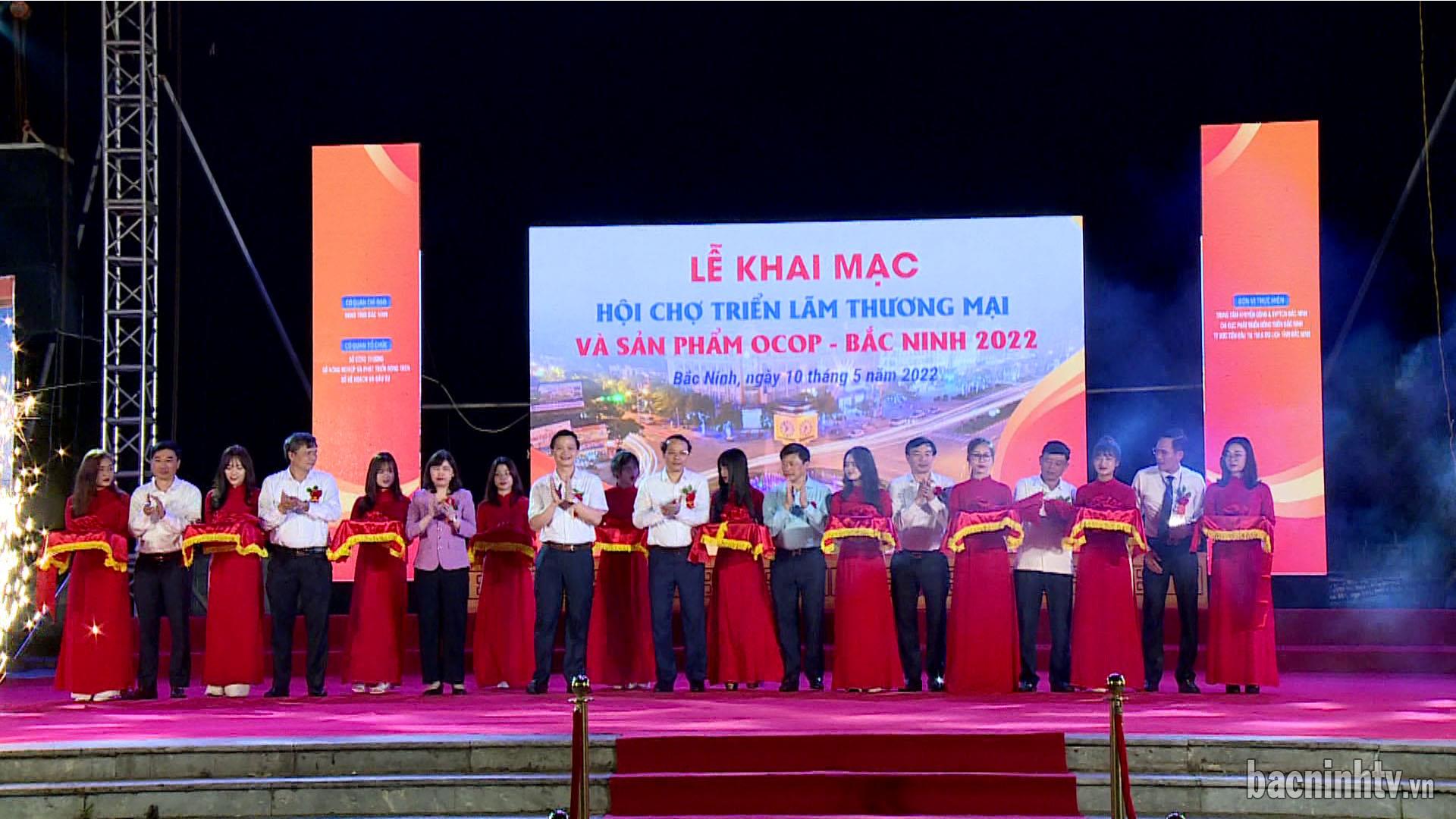 Khai mạc Hội chợ triển lãm thương mại và sản phẩm OCOP   